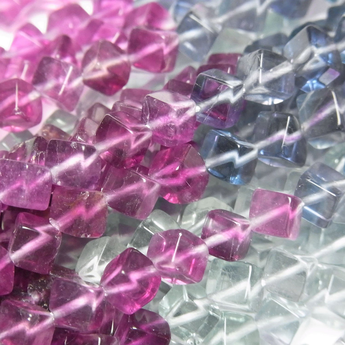 Perles Fluorite AAA 6x6x6mm Dégradé de couleurs 1 fil (env. 15 pouces/38 cm)