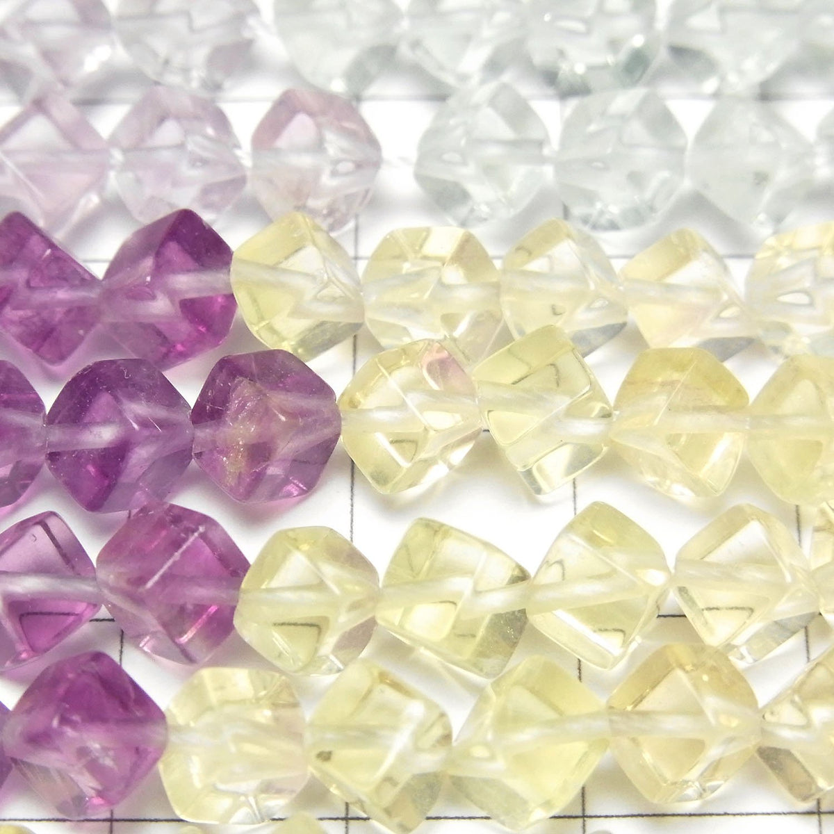 Perles Fluorite AAA 6x6x6mm Dégradé de couleurs 1 fil (env. 15 pouces/38 cm)
