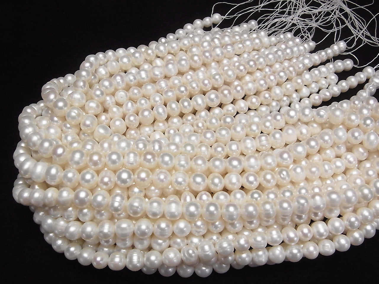 [Vidéo] Perles d'eau douce AA+ forme patate 8-9mm blanches 1 fil (environ 14 pouces/34 cm)