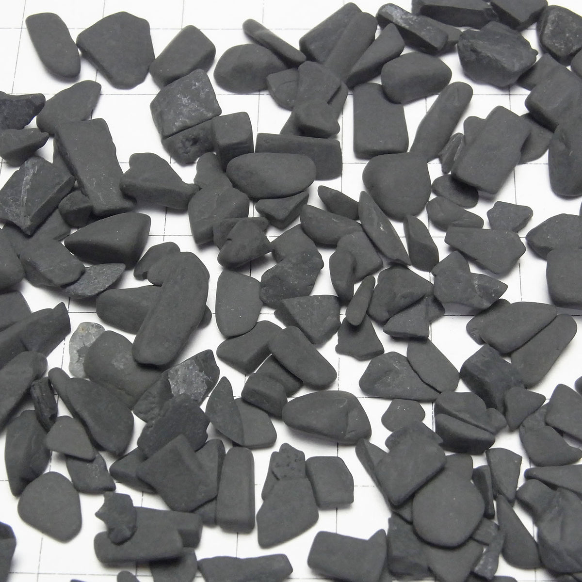 Hokkaido Black Silica Undrilled Chips 100g