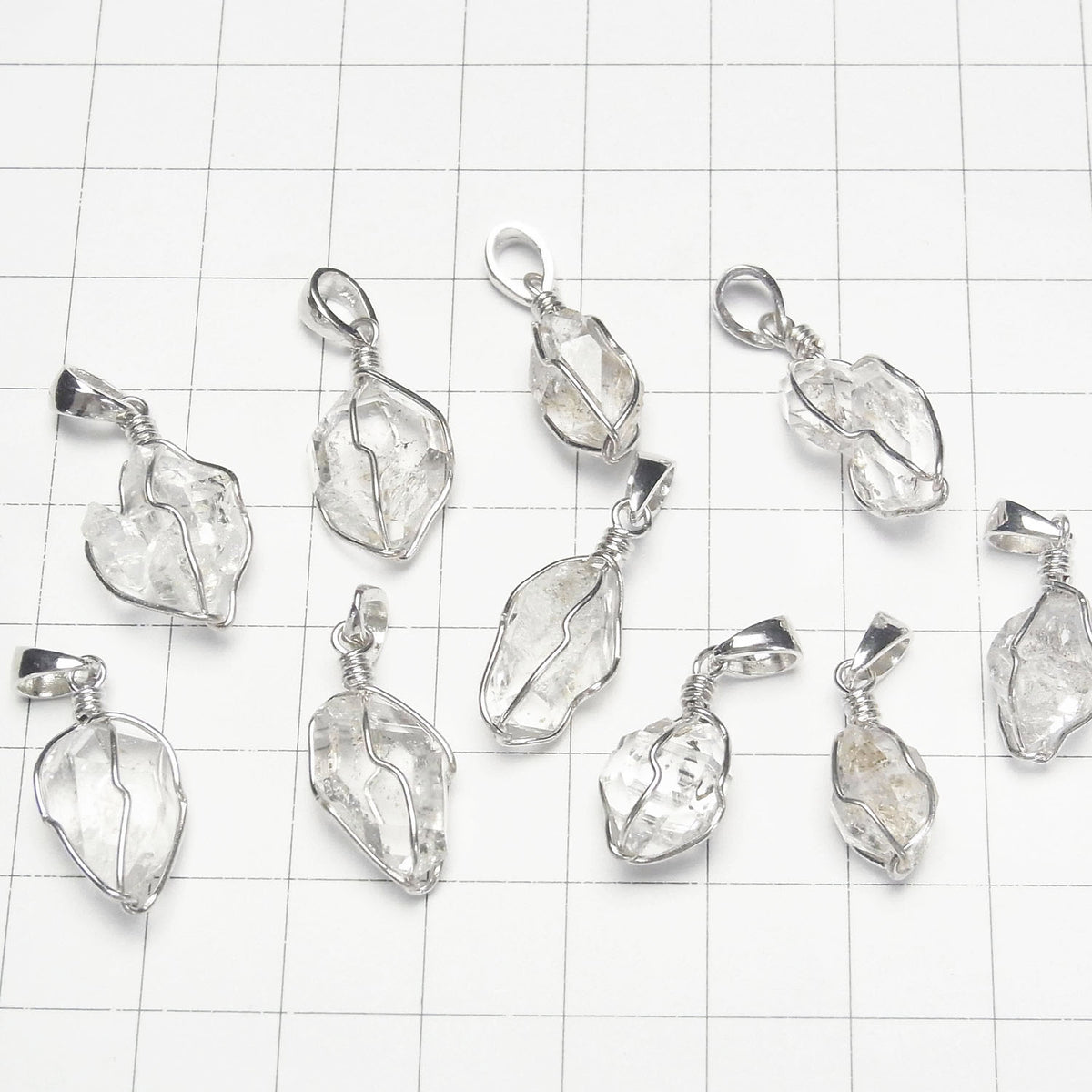Pakistan Oil in Quartz Rough Rock Nugget Pendant Wire Frame 1pc