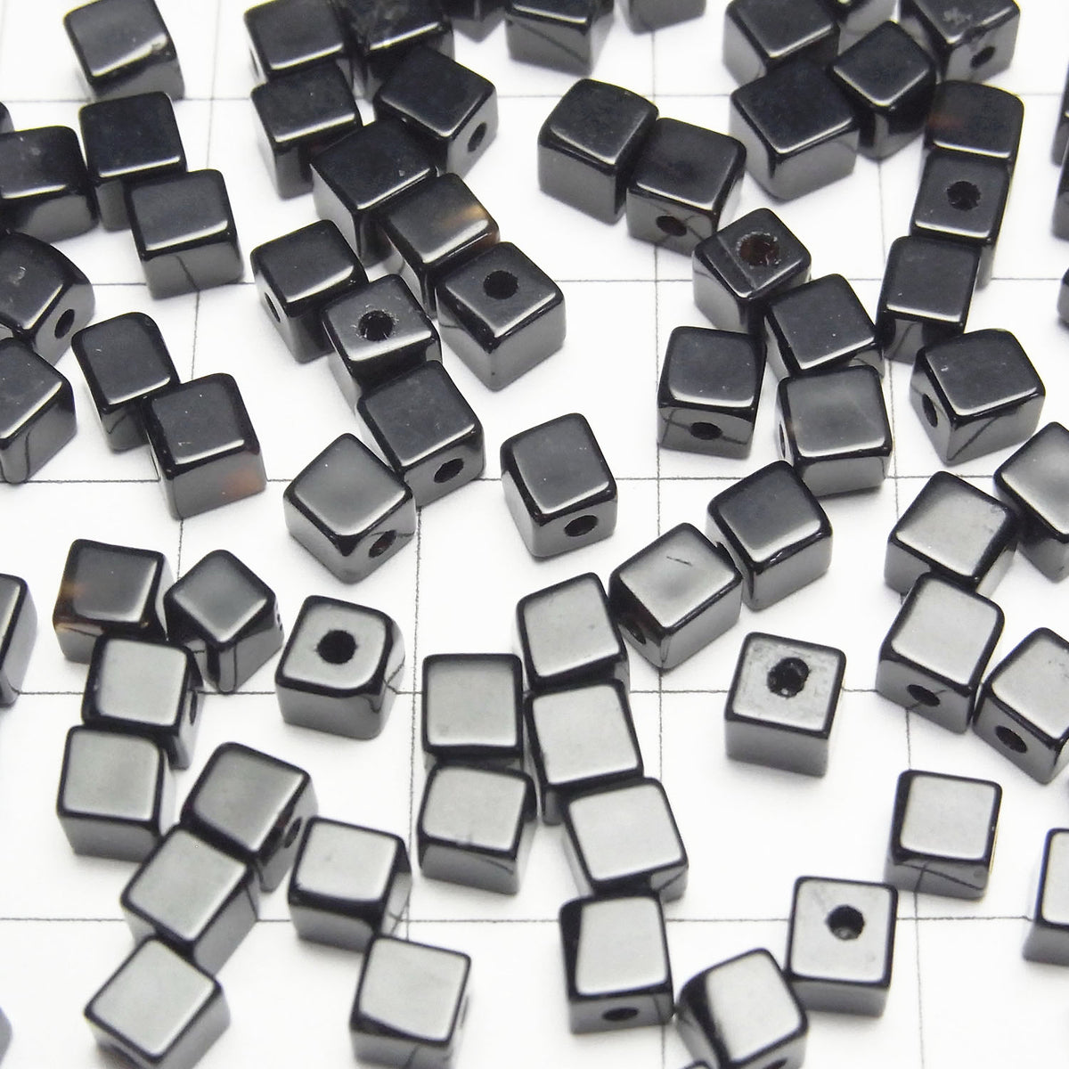 Onyx Cube 4x4x4mm [Half Drilled Hole] 4pcs