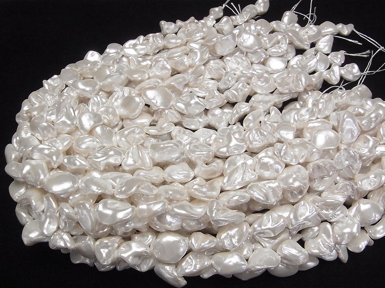 Shell Pearl White Baroque 10-18mm 1strand beads (approx. 15 inch/38 cm)