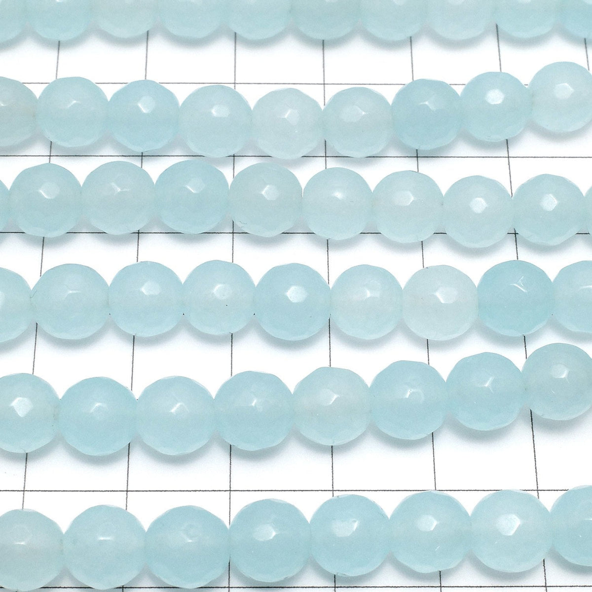 1 Strang 6,79 $! Hellblauer Jade 64 facettierte Runde 8 mm 1 Strang Perlen (ca. 15 Zoll / 36 cm)