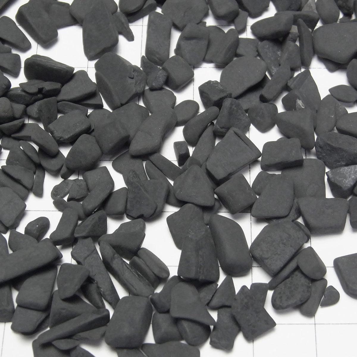Hokkaido Black Silica Undrilled Chips 100g