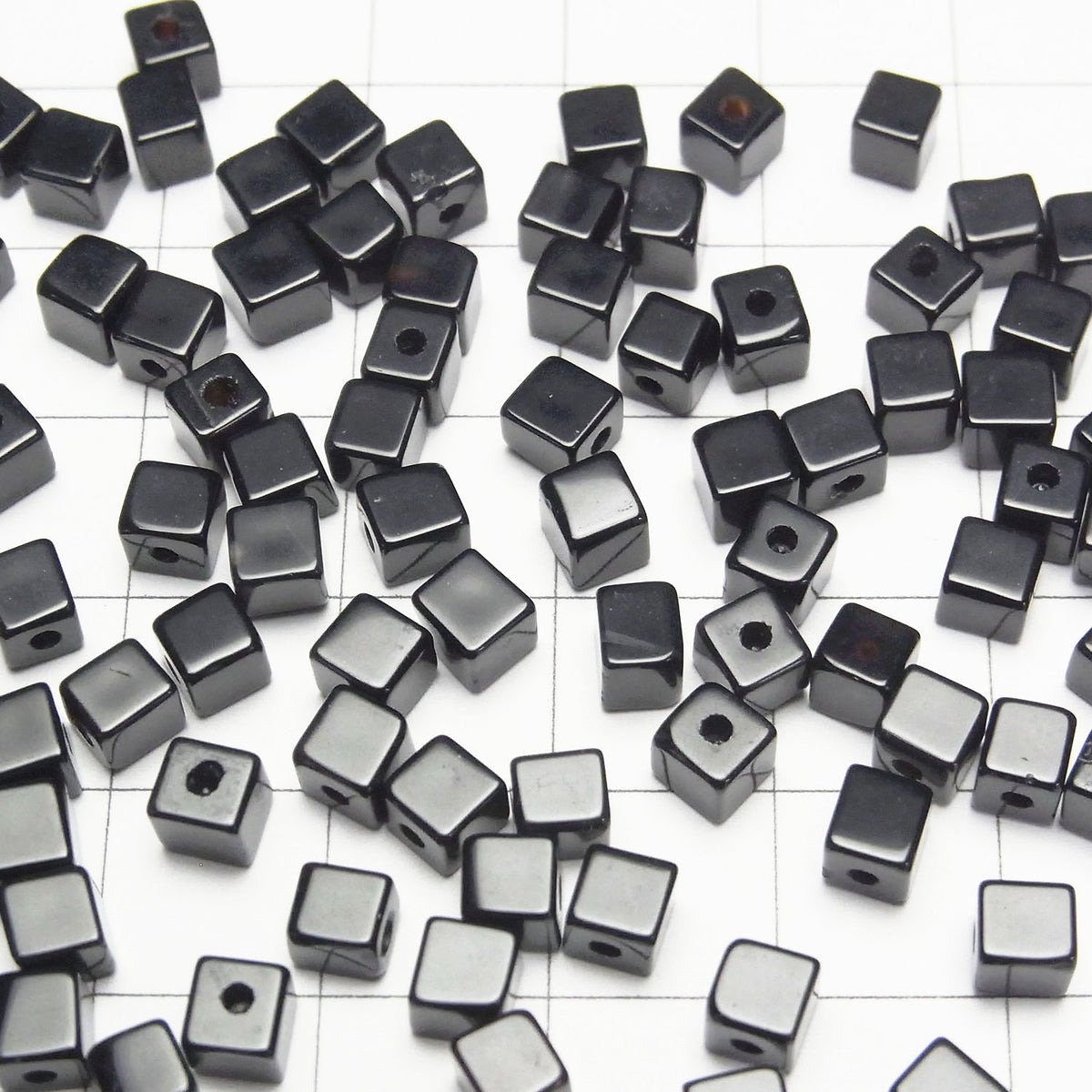 Onyx Cube 4x4x4mm [Half Drilled Hole] 4pcs