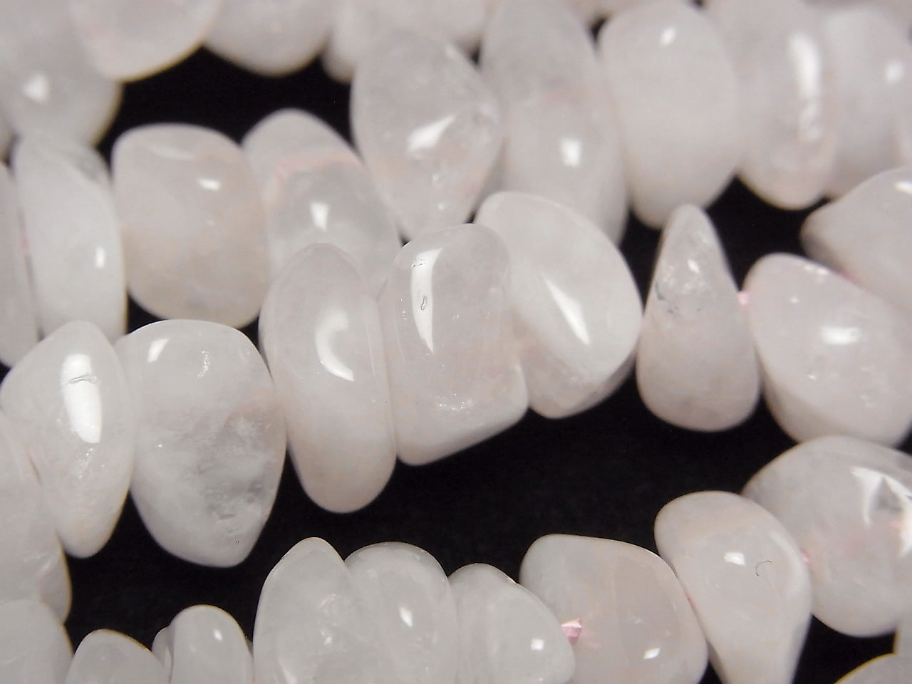 [Video]Rose Quartz AA++ Chips (Small Nugget) 1strand beads (aprx.15inch/38cm)