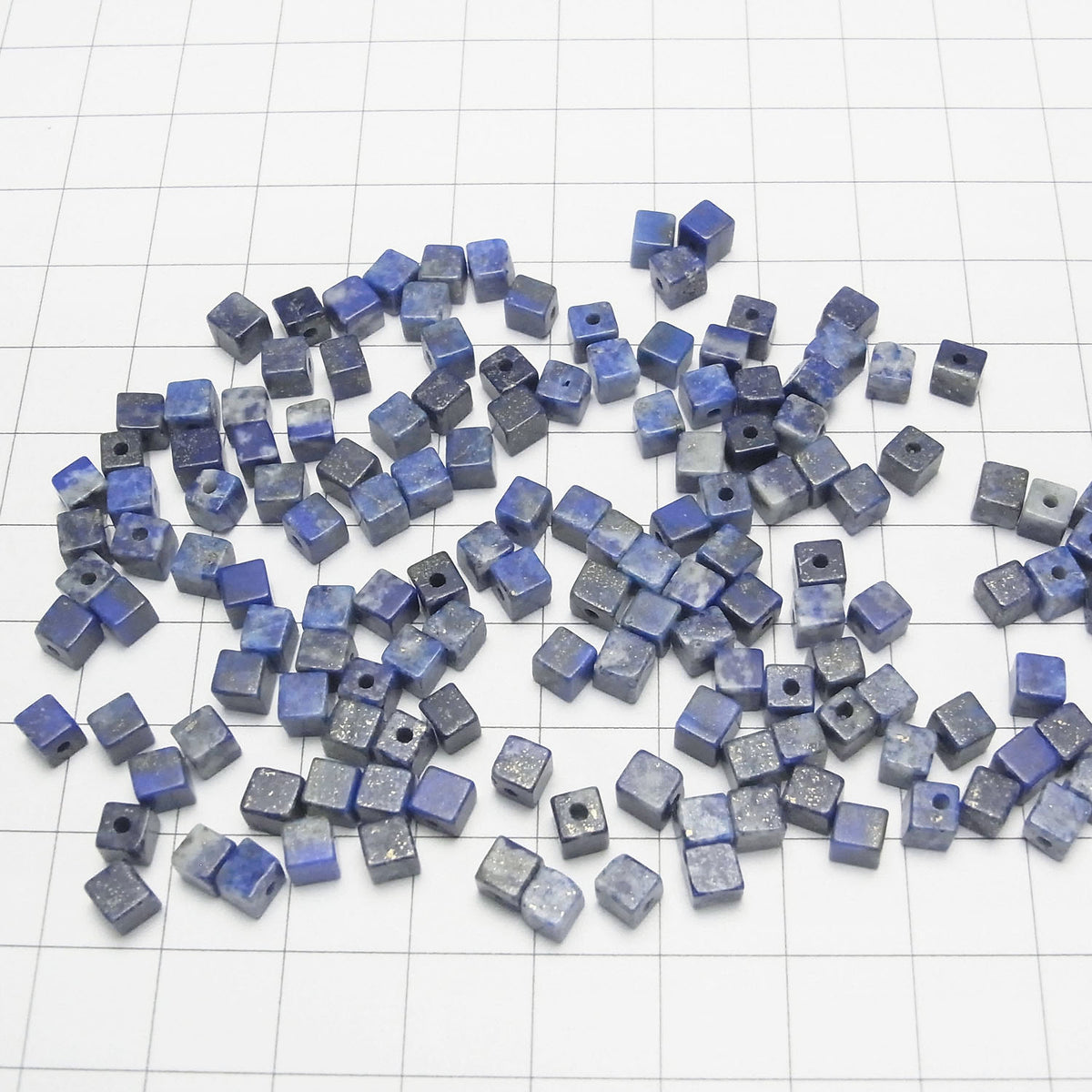 Lapis-lazuli AA+ cube 4x4x4mm [Trou percé à moitié] 4 pièces