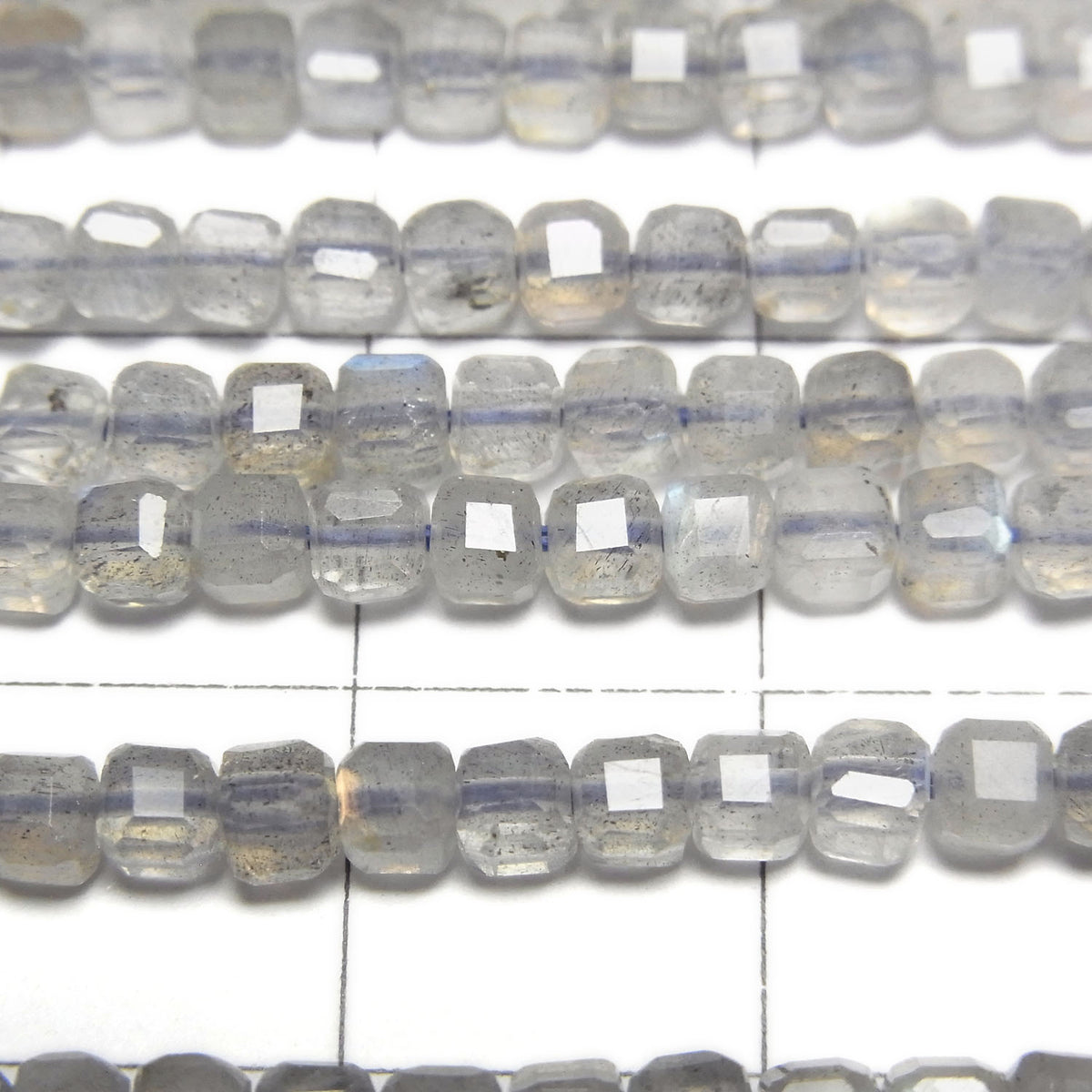 Haute qualité ! Labradorite de forme cube AA++ 3x3x3mm, 1 fil de perles (environ 15 pouces/37 cm)