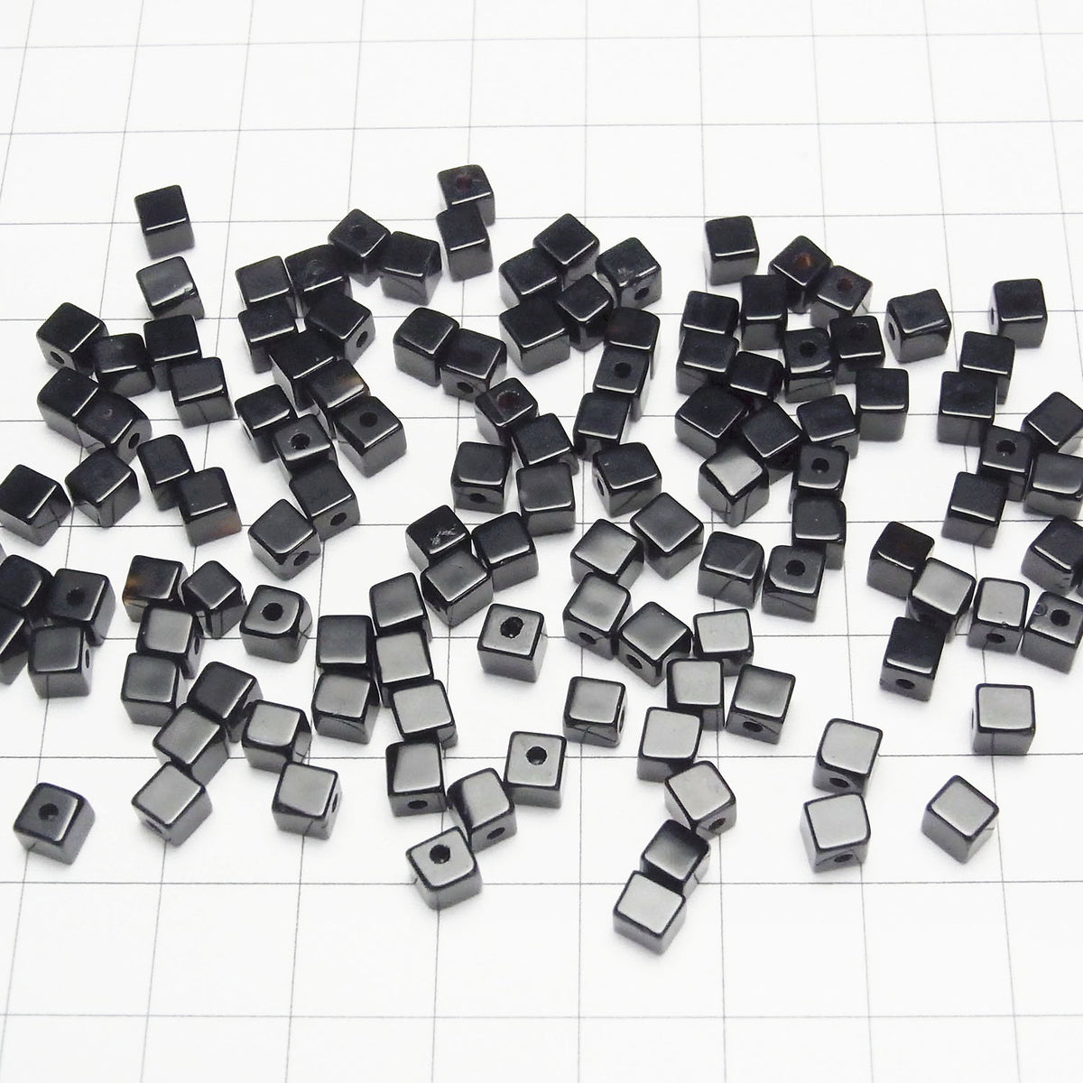 Onyx Cube 4x4x4mm [Half Drilled Hole] 4pcs