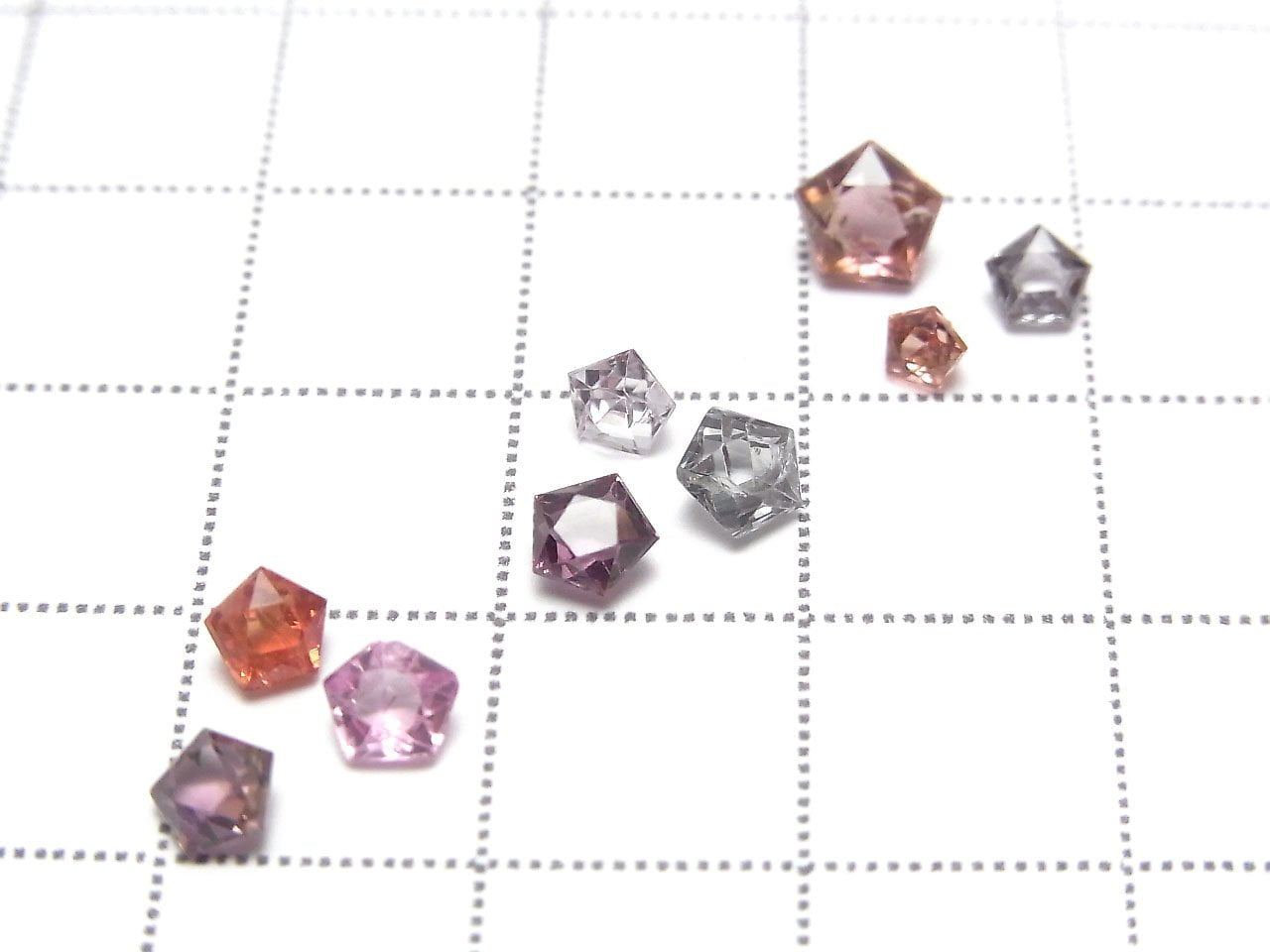 Spinelle Multicolore de Haute Qualité AAA - Pierre Libre Taille Pentagone Tailles Mixtes 3 pièces