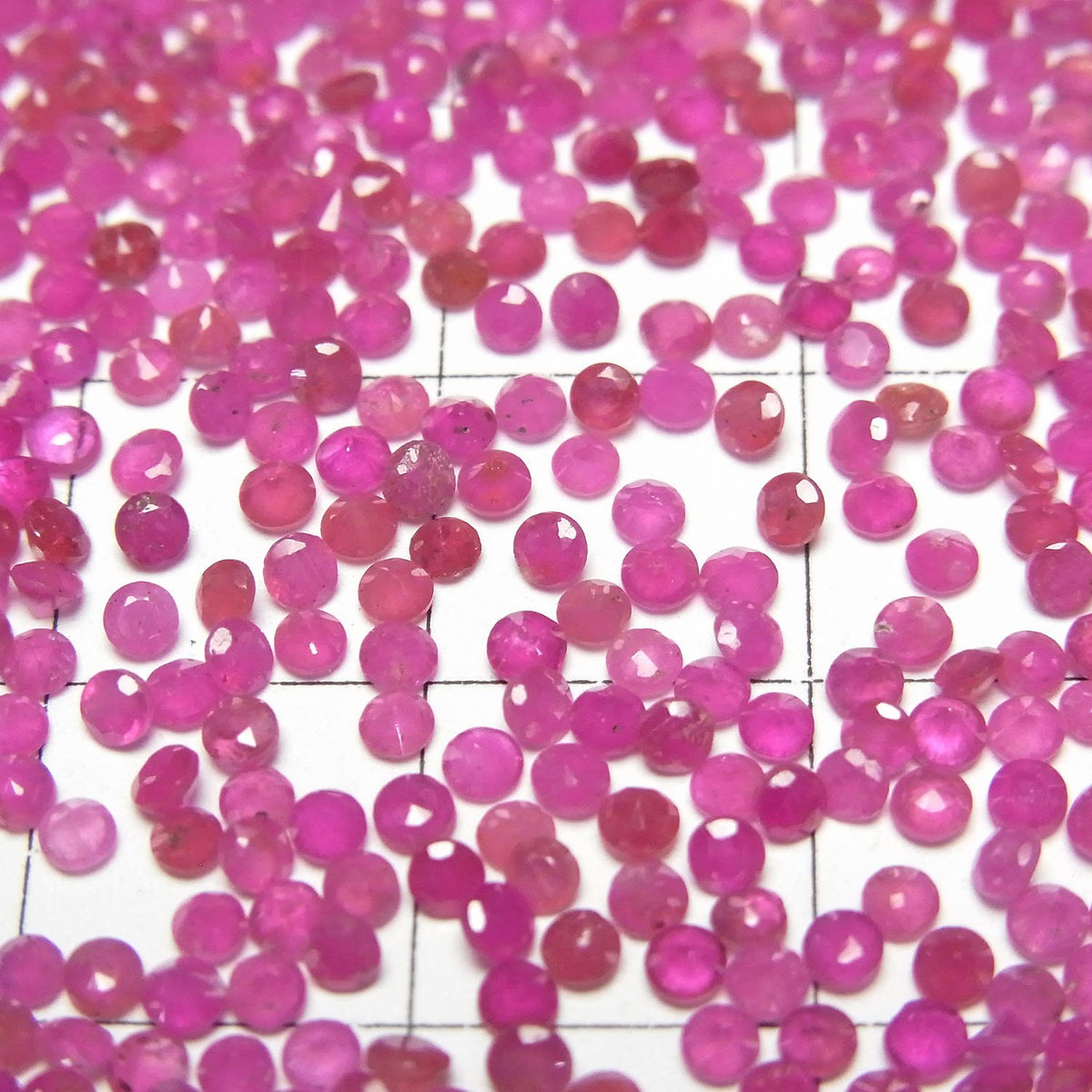 Rubis de haute qualité AA+ Pierre non sertie Ronde Facettée 2x2mm 20 pièces