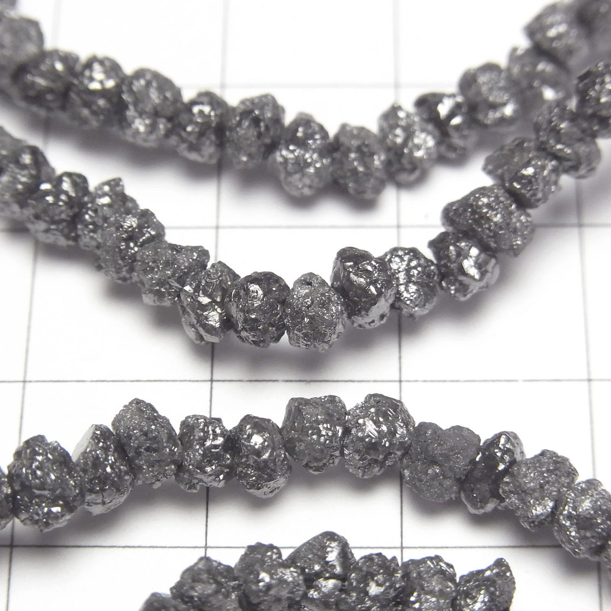 [1mm Loch] Schwarzer Diamant Rohstein Nugget Armband