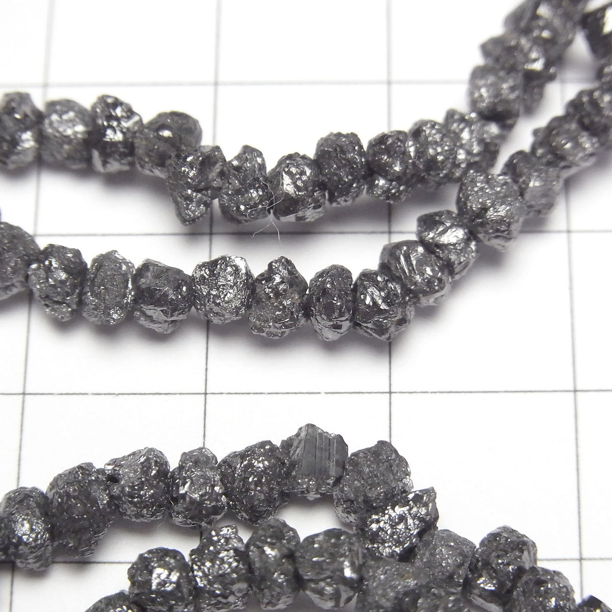 [1mm Loch] Schwarzer Diamant Rohstein Nugget Armband