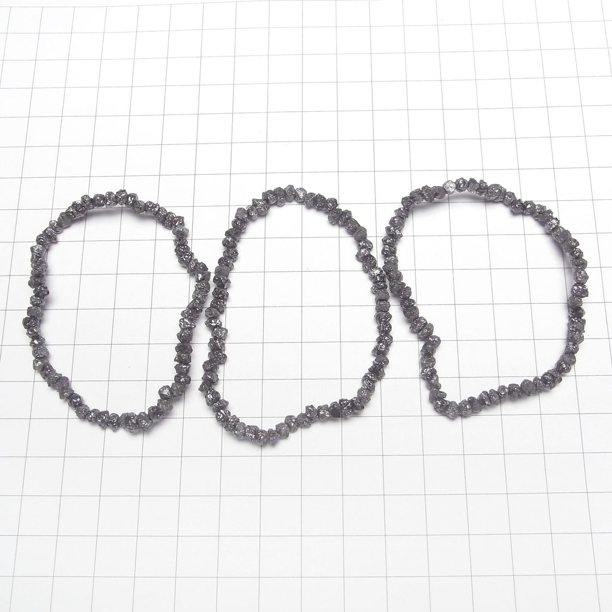 [1mm Loch] Schwarzer Diamant Rohstein Nugget Armband