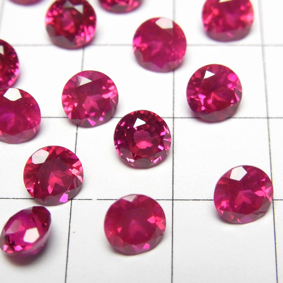 Rubis synthétique AAA Pierre non montée Ronde à facettes 6x6mm 1 pièce