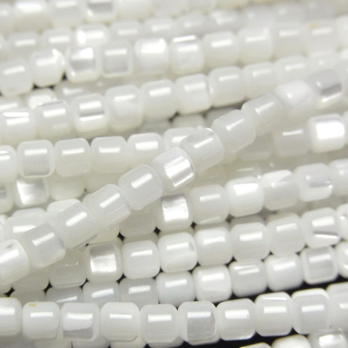 珍珠母貝 MOP 白色管珠 3x3x3mm 1串 (約15英吋/38公分)