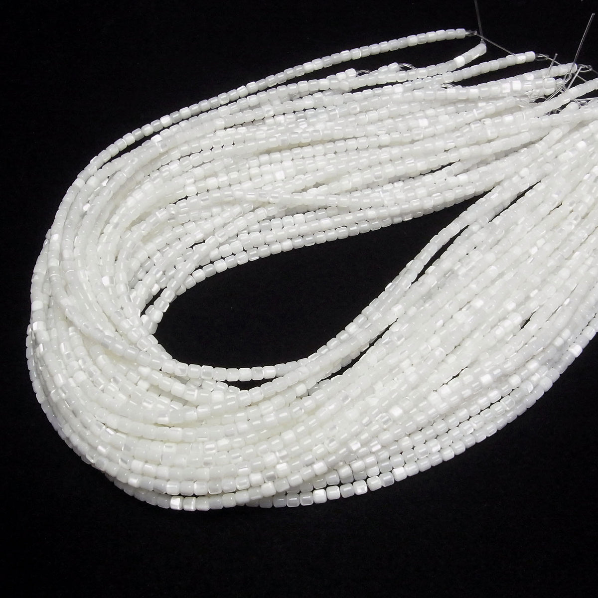 珍珠母貝 MOP 白色管珠 3x3x3mm 1串 (約15英吋/38公分)