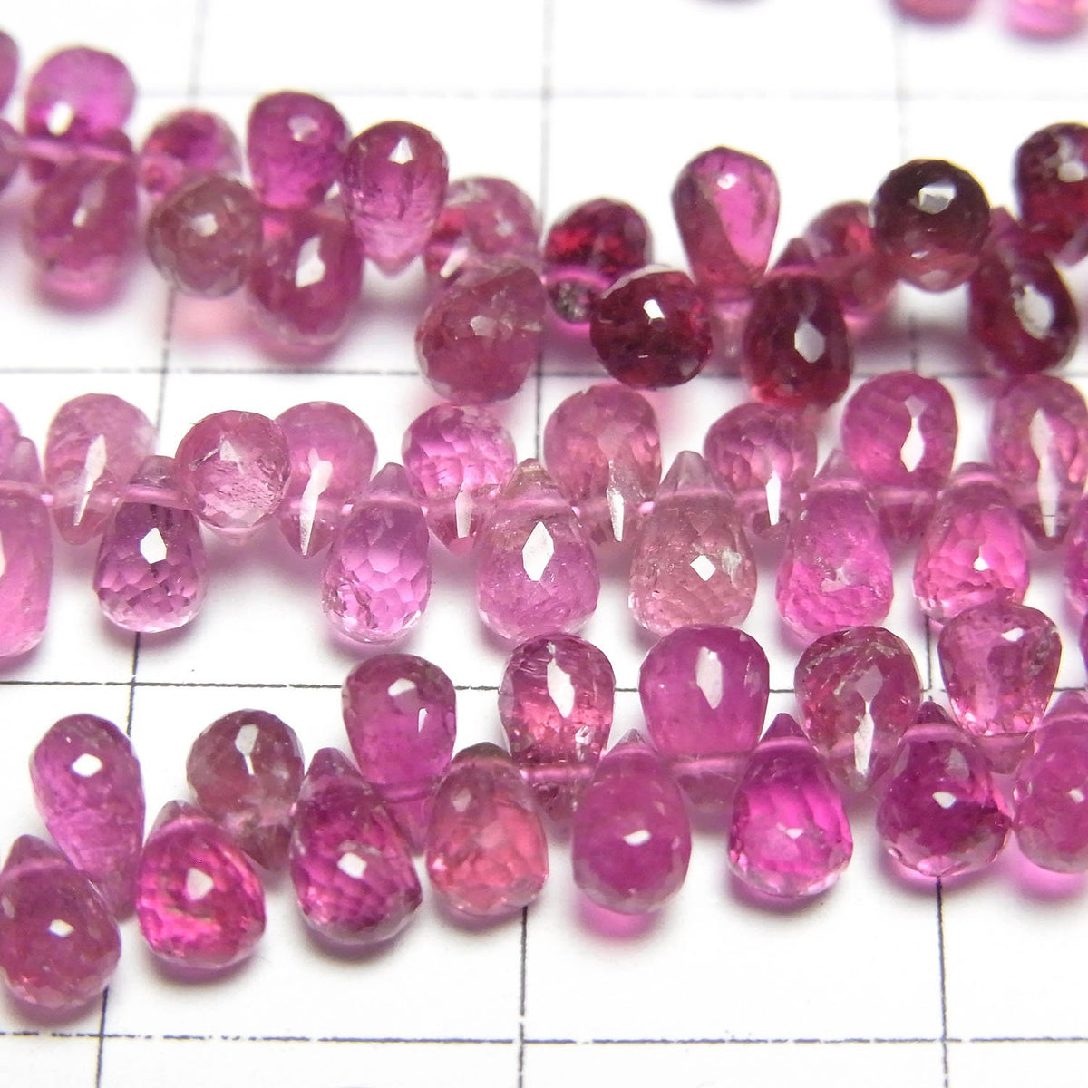 Tourmaline rose de haute qualité AAA - Briolettes à facettes dégradées (demi ou un rang de perles, environ 18cm)