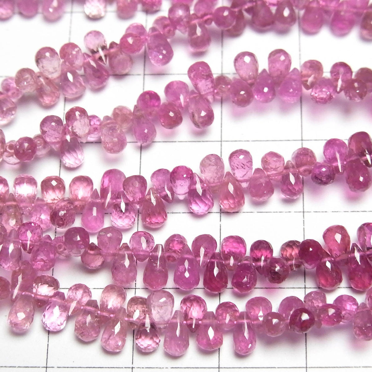 Tourmaline rose de haute qualité AAA - Briolettes à facettes dégradées (demi ou un rang de perles, environ 18cm)