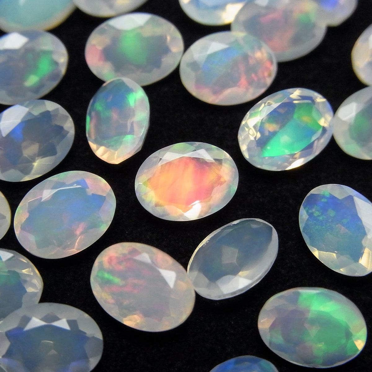 Hohe Qualität Äthiopischer Opal AAA oval facettiert 8 x 6 mm 5 Stück 34,99 $!