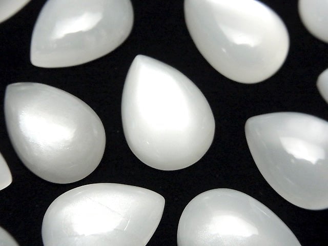 [Video] White Moonstone AAA Pear shape Cabochon 18x13mm 1pc