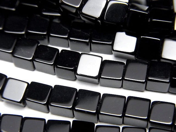 Onyx  Cube 4x4x4mm half or 1strand beads (aprx.15inch/37cm)