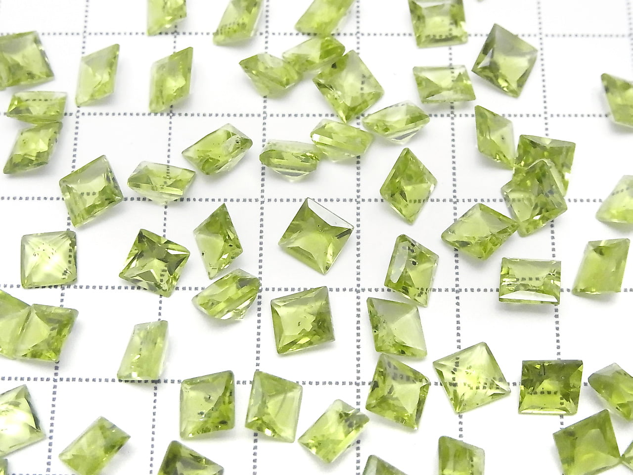 [Vidéo] Péridot de haute qualité AAA non percé taille princesse 6x6x4mm 5 pièces