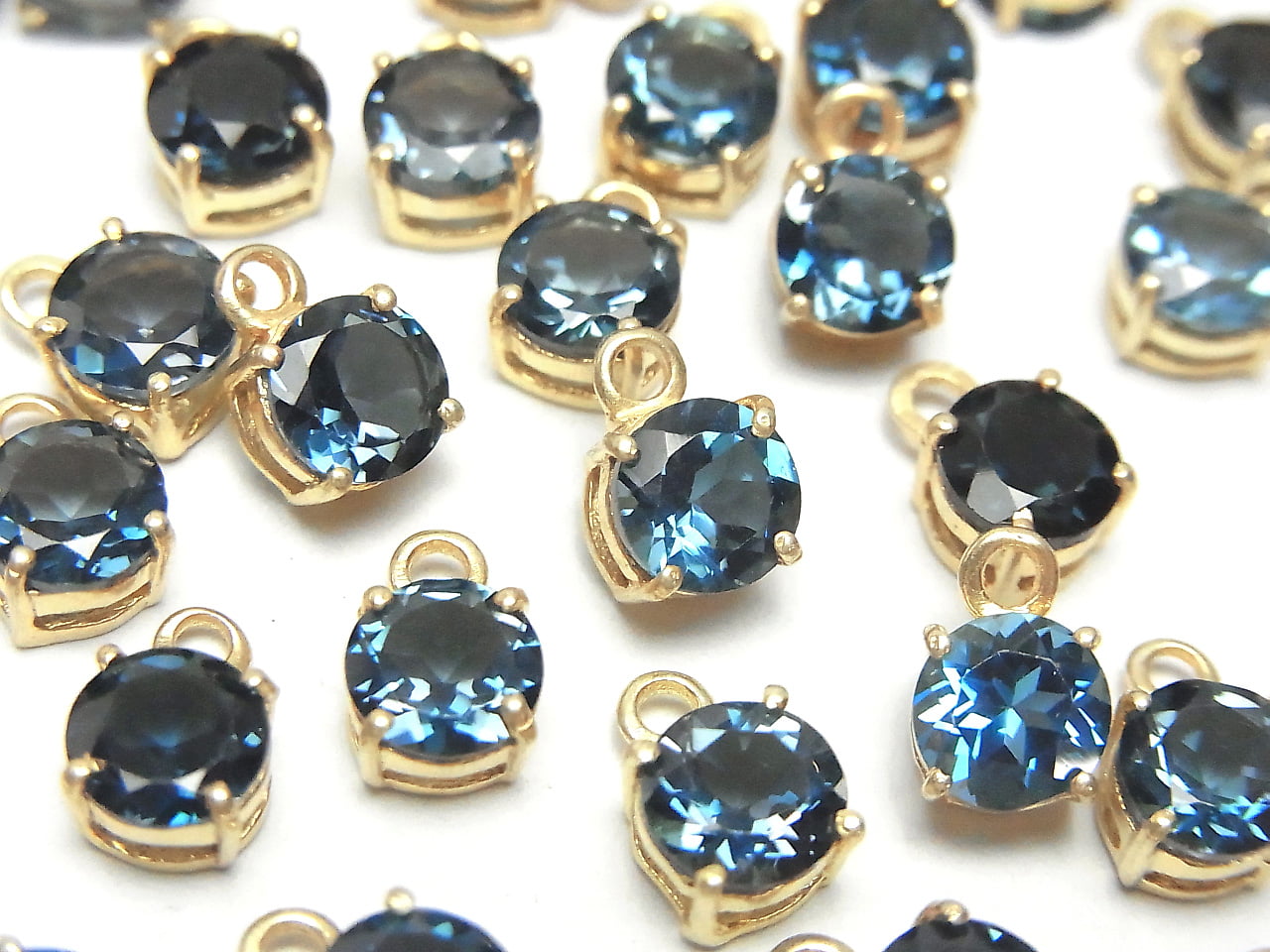 Topaze bleue de Londres de haute qualité AAA sertie clos ronde facettée 6x6mm 18KGP 1 pièce