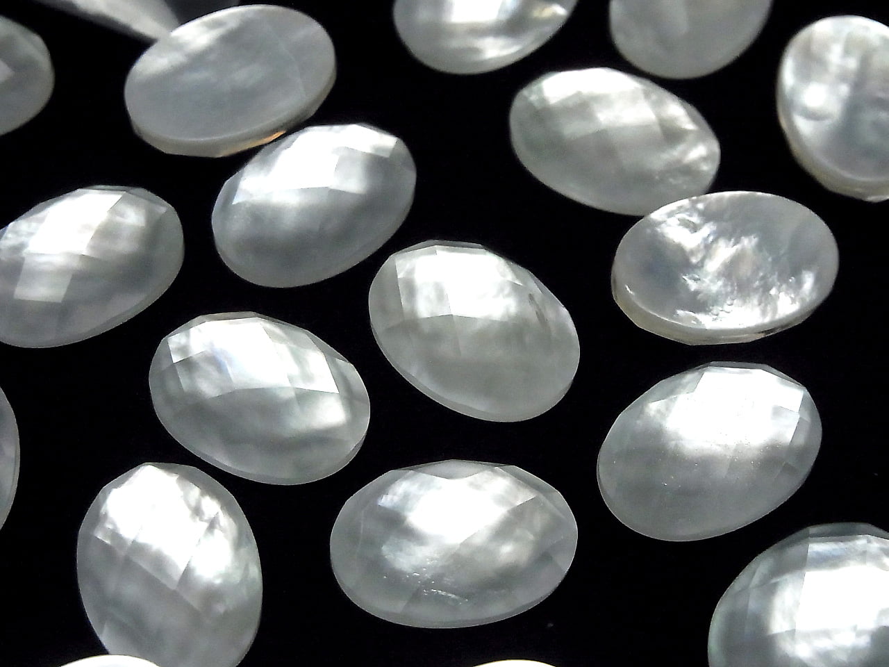 Weißes Muschel x Kristall AAA- Oval Facettiert Cabochon 18x13mm 3Stück
