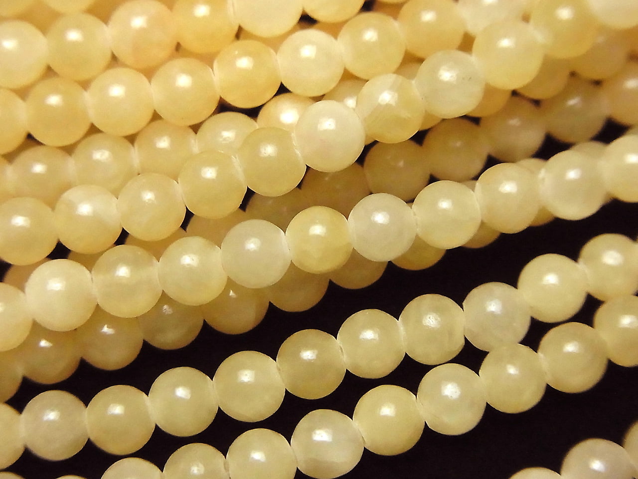Yellow Jade Round 4mm 1strand beads (aprx.13inch/32cm)