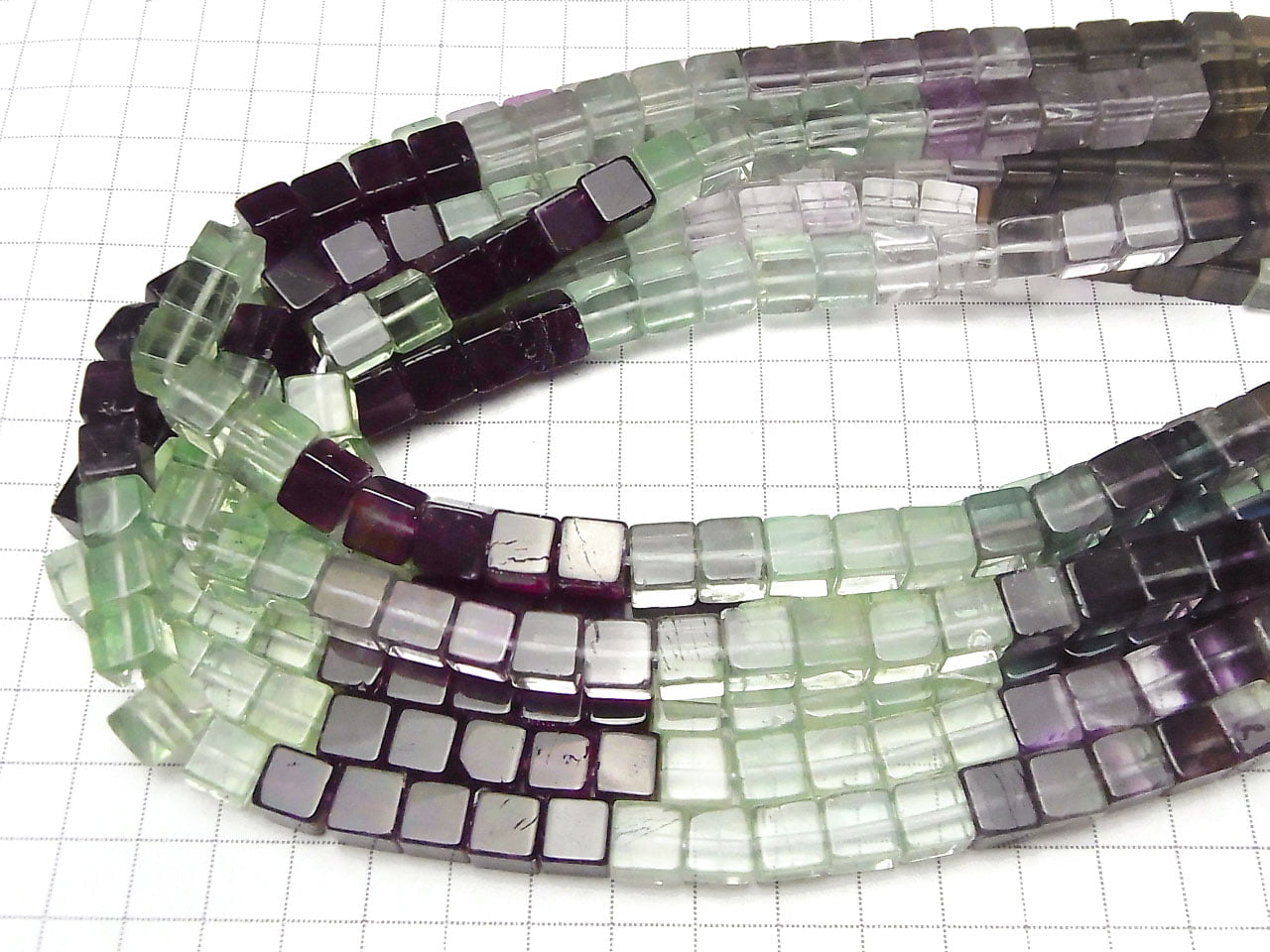 1串$17.99！螢石 AAA 級- 方塊 8x8x8mm 漸變色 1串珠子 (約15英吋 / 38公分)