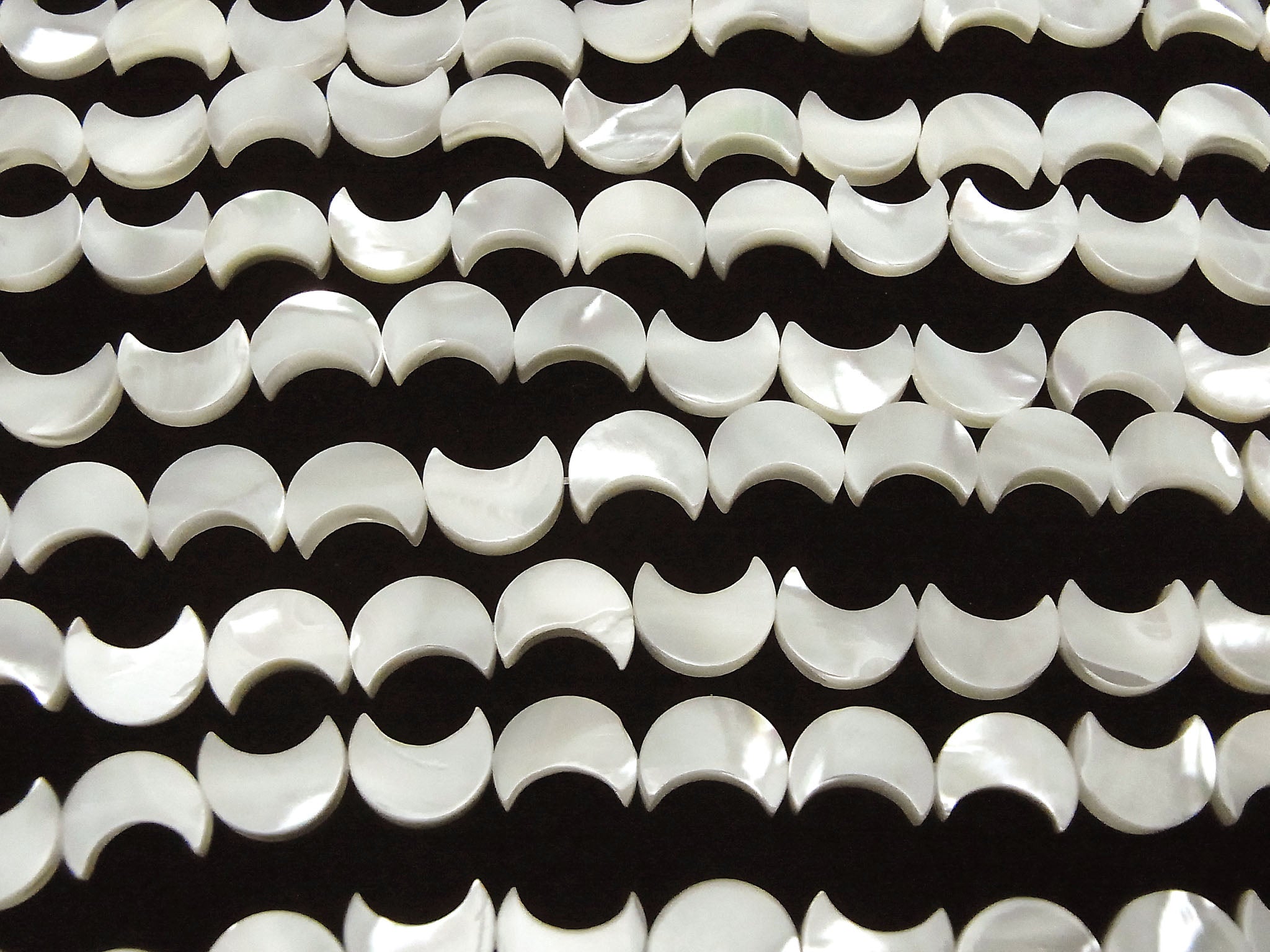 Mother of Pearl MOP White Crescent Shape 12x10x3mm 1strand beads (aprx.15inch/37cm)