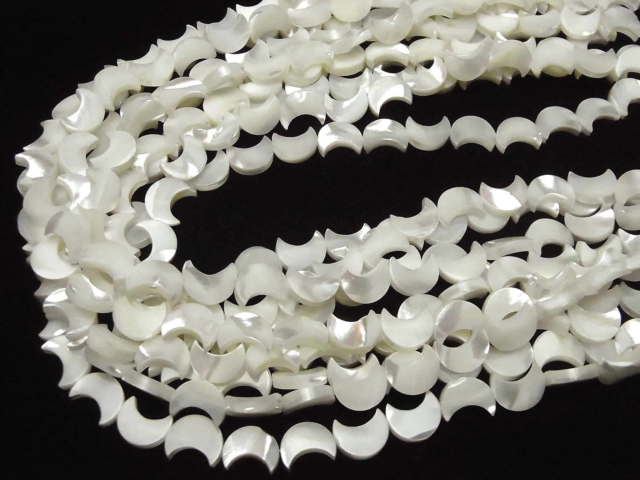 Mother of Pearl MOP White Crescent Shape 12x10x3mm 1strand beads (aprx.15inch/37cm)