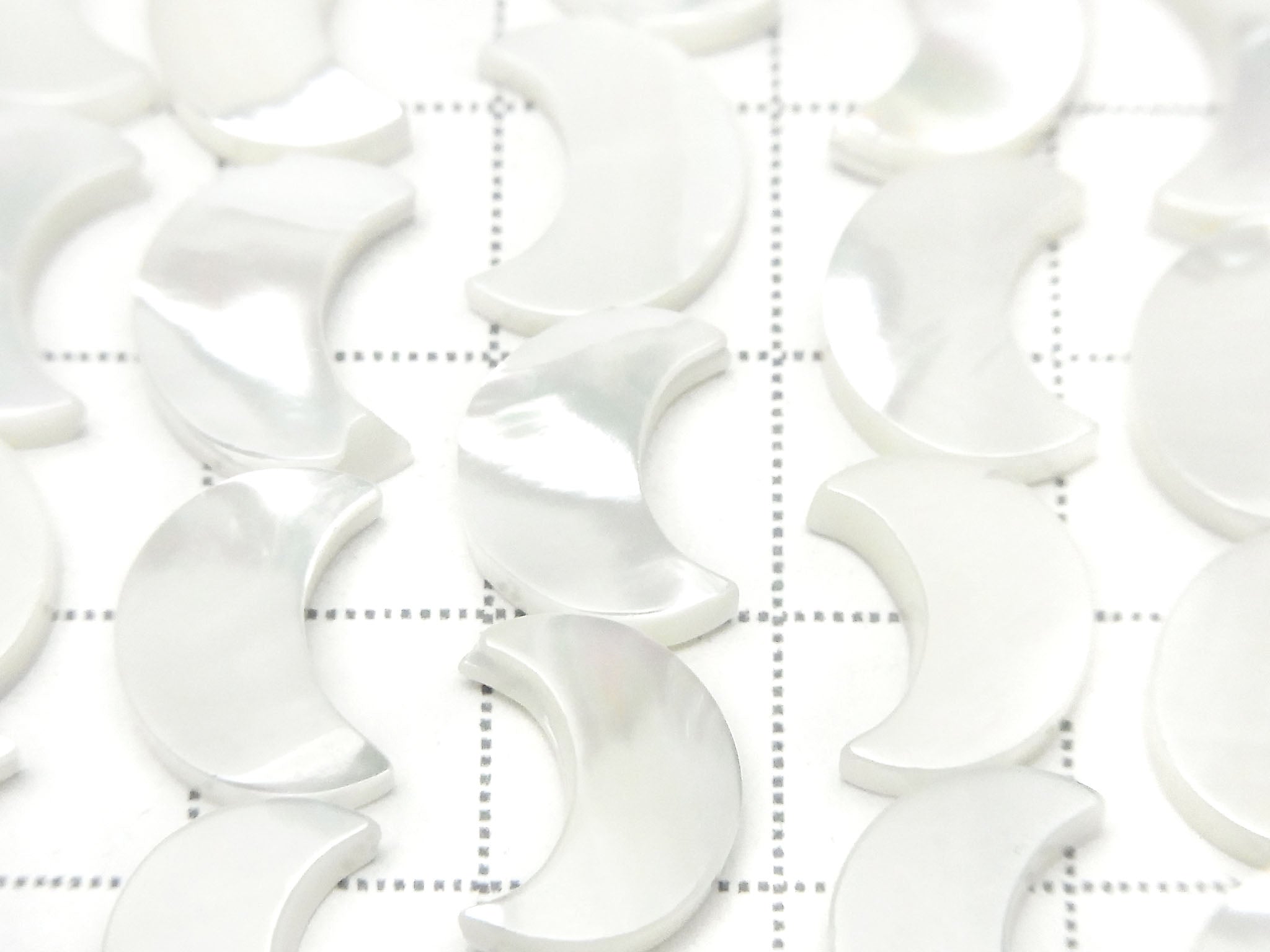 Mother of Pearl MOP White Crescent Shape 12x10x3mm 1strand beads (aprx.15inch/37cm)