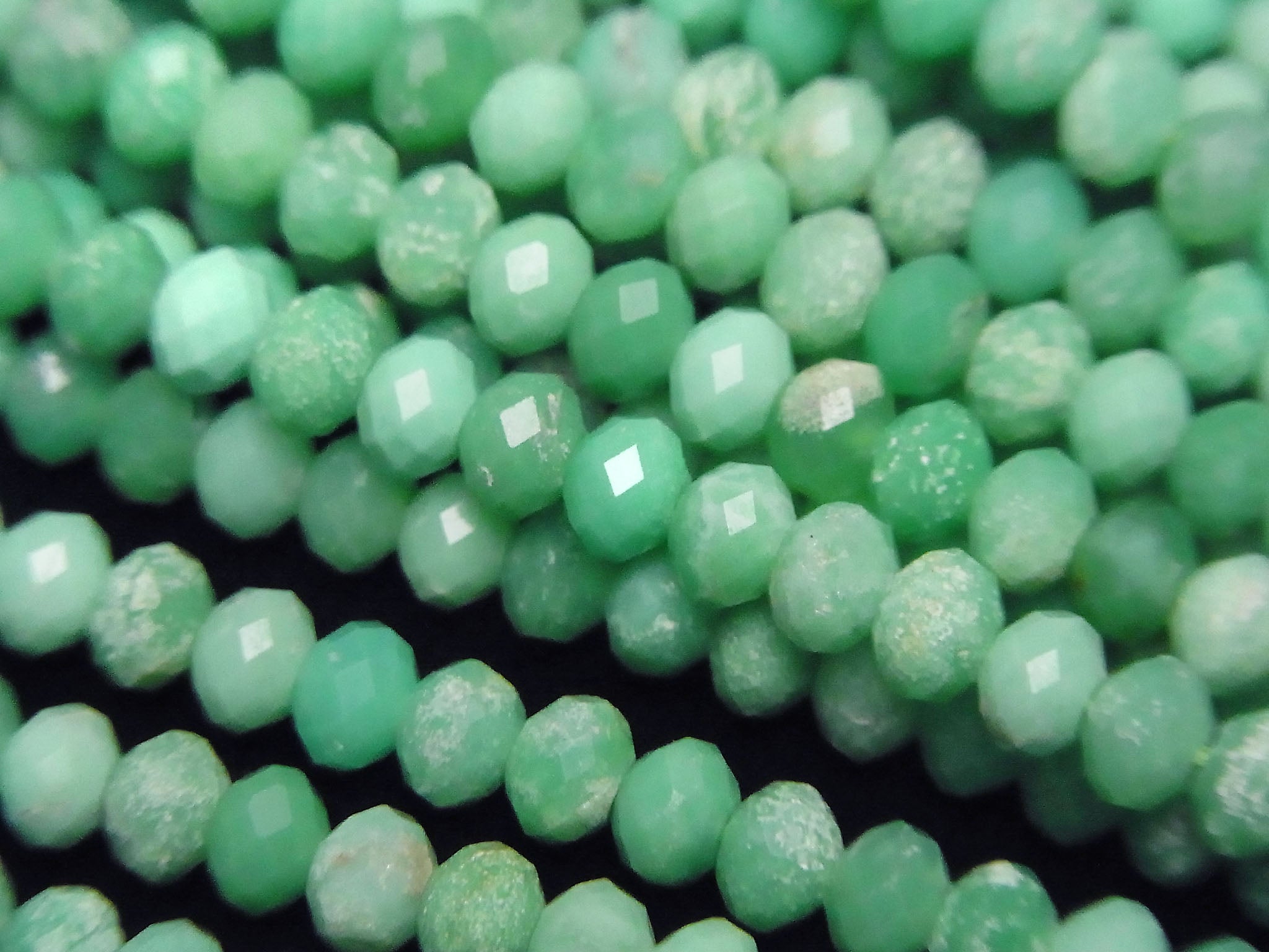 High Quality! Chrysoprase AA++ Faceted Button Rondelle 4x4x3mm half or 1strand beads (aprx.15inch/37cm)