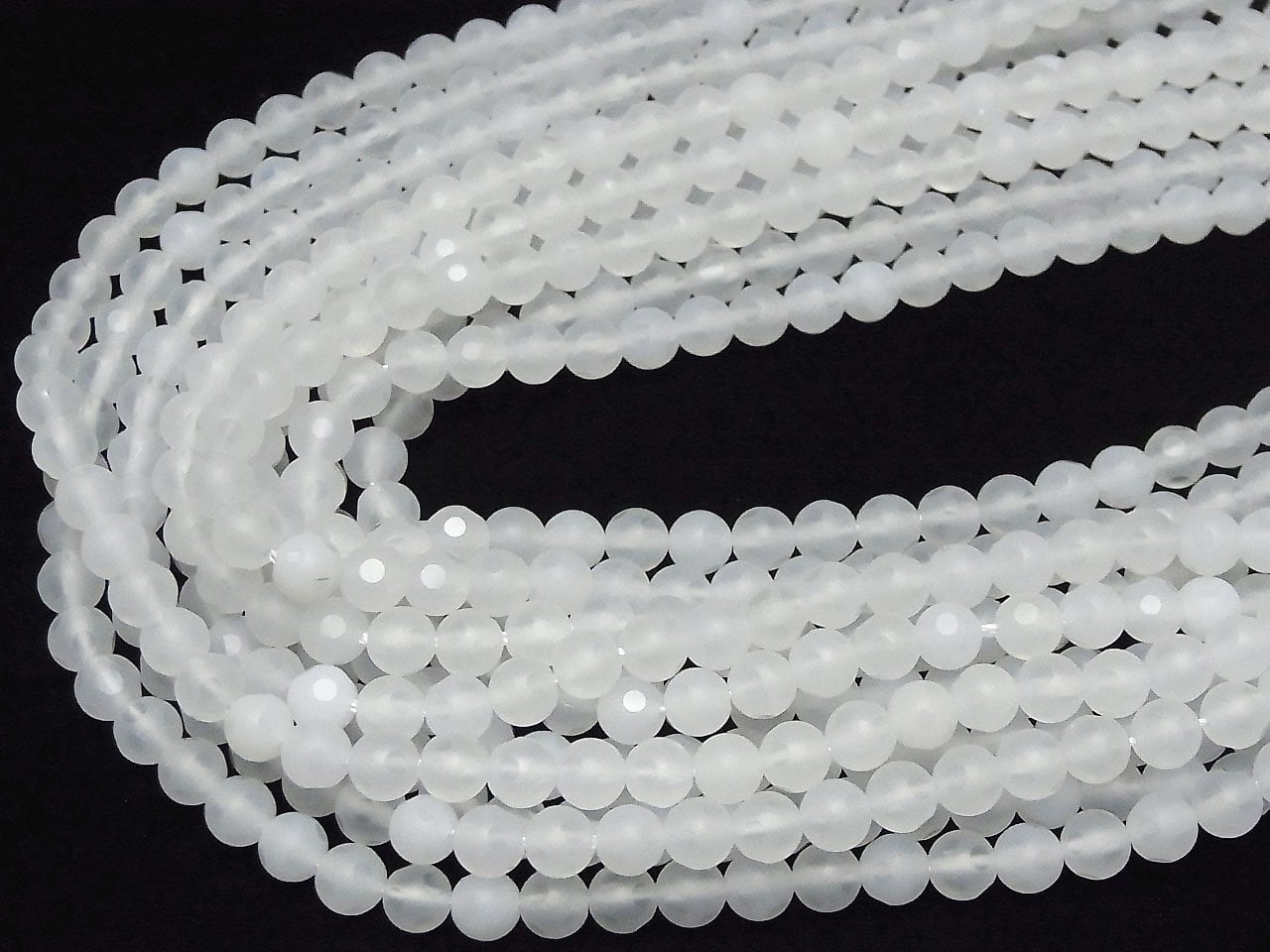 Weißer Chalcedon mit Punkten facettierte runde 6 mm 1strang Perlen (ca. 15 Zoll / 37 cm)