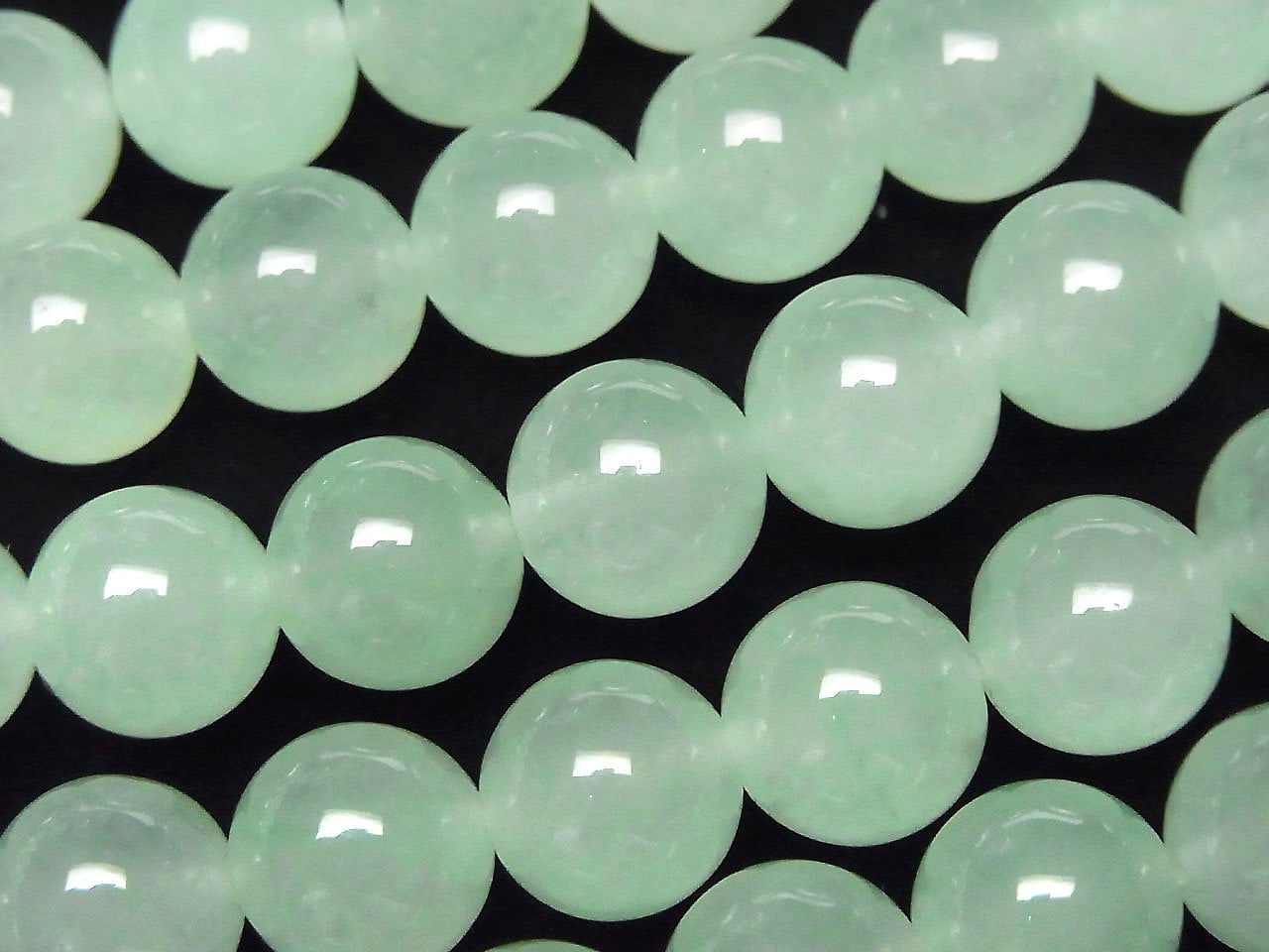 1strand $5.79! Pastel Green Color Jade (Clear Type) Round 10mm 1strand beads (aprx.15inch / 37cm)