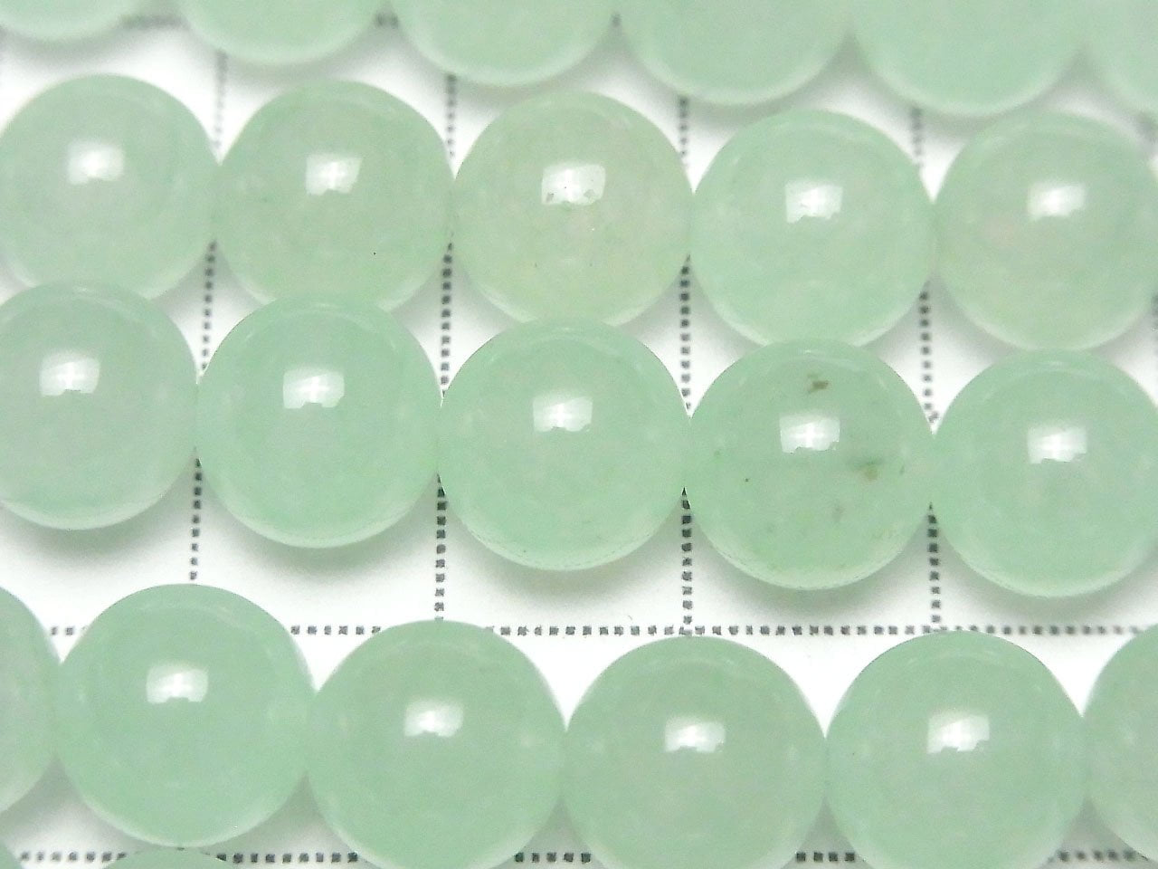 1strand $5.79! Pastel Green Color Jade (Clear Type) Round 10mm 1strand beads (aprx.15inch / 37cm)
