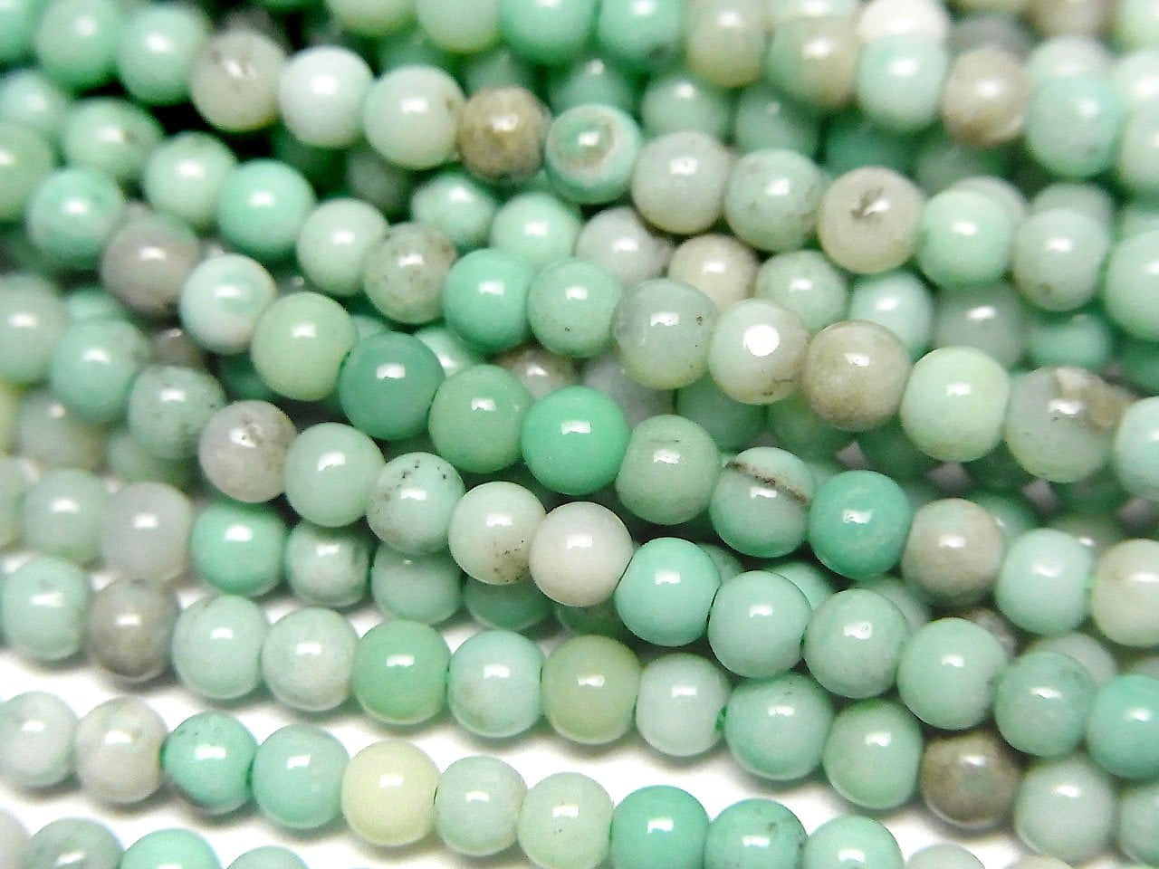 Calcédoine ronde vert naturel 3mm, 1 fil de perles (env. 38cm)
