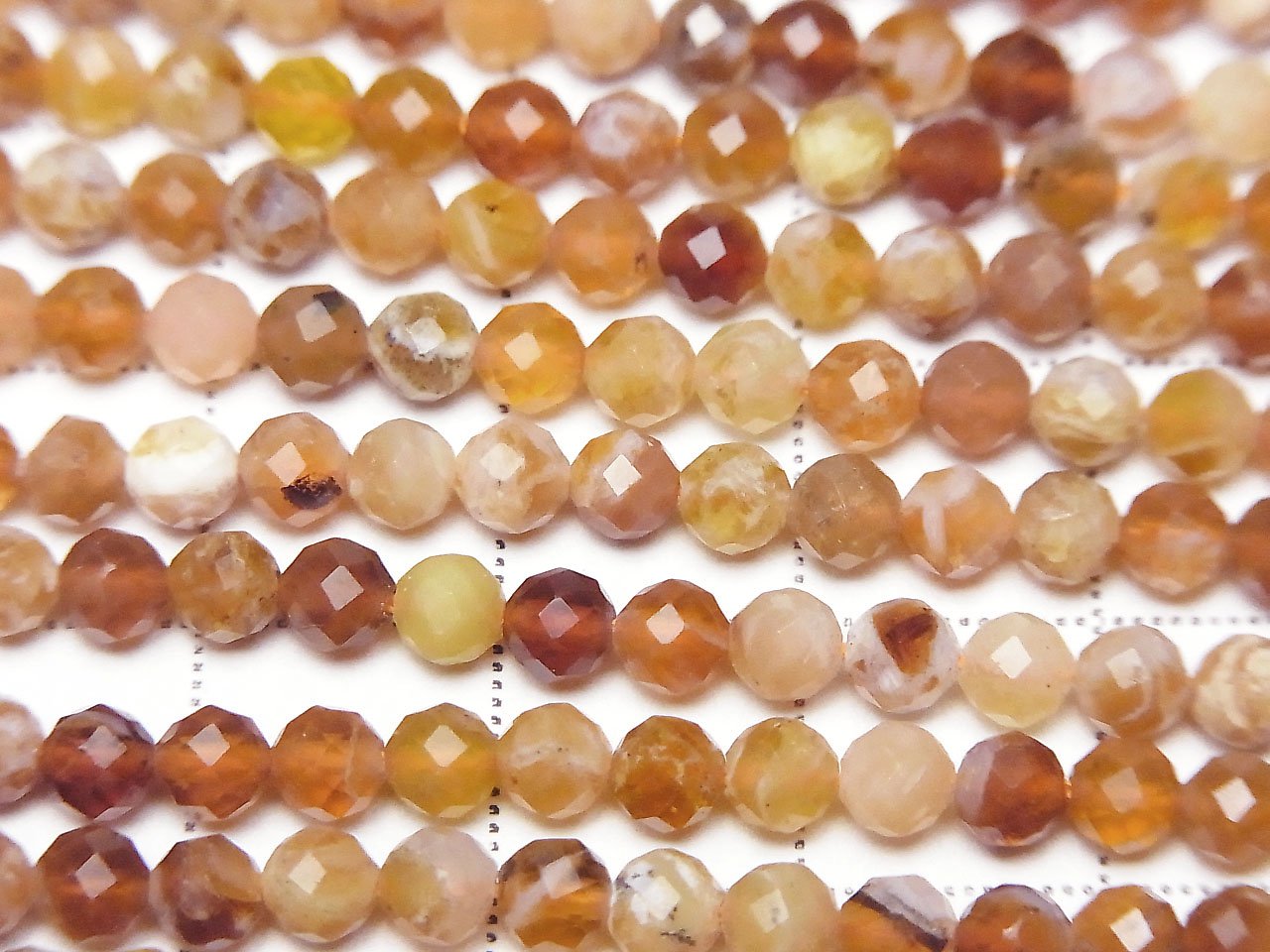 De haute qualité ! Perles rondes facettées en opale brandy de 4 mm, 1 fil (environ 15 pouces / 37 cm)