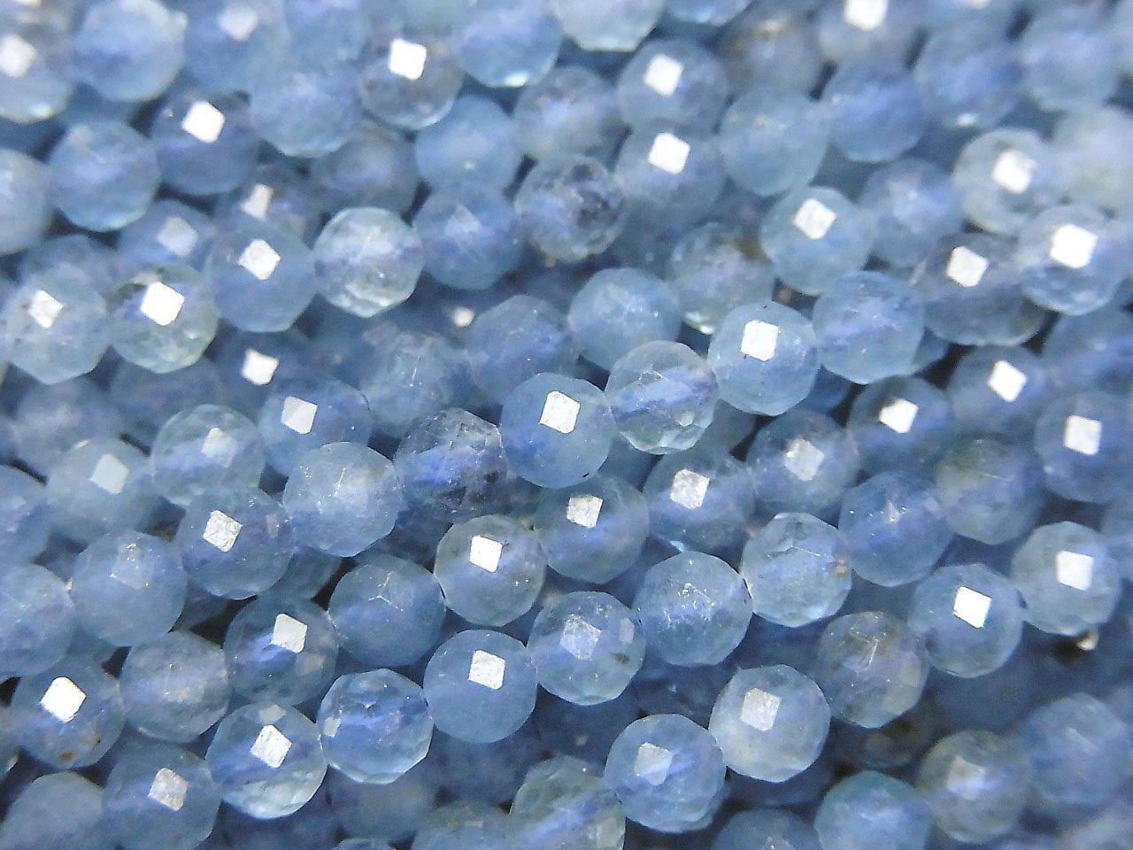 高品質！ 深藍海水藍寶 AA++ 切面圓珠 4mm 1串珠子（約15英吋/37公分）