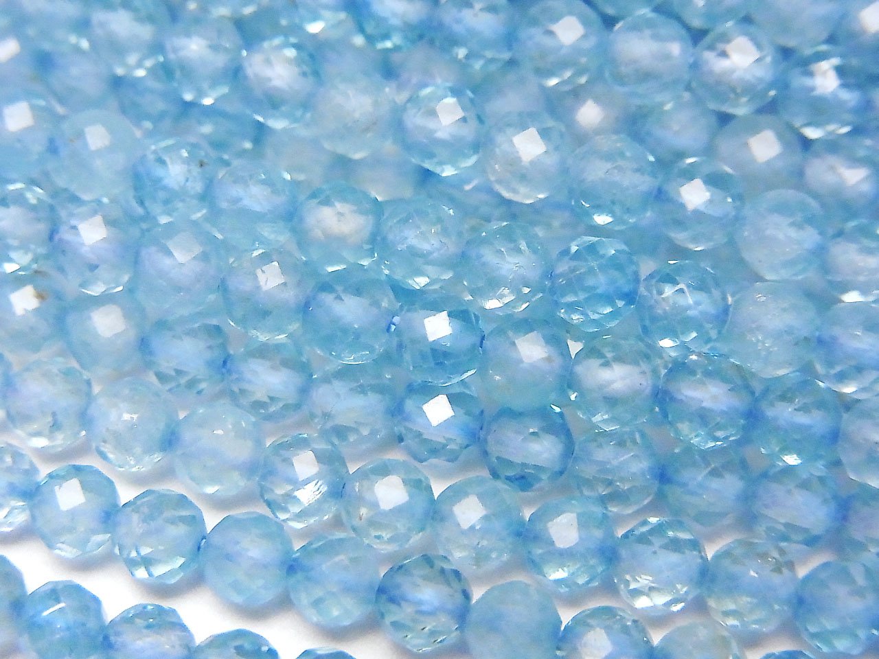 High Quality! Blue Topaz AA++ Faceted Round 4mm 1strand beads (approx. 15 inches/37 cm)