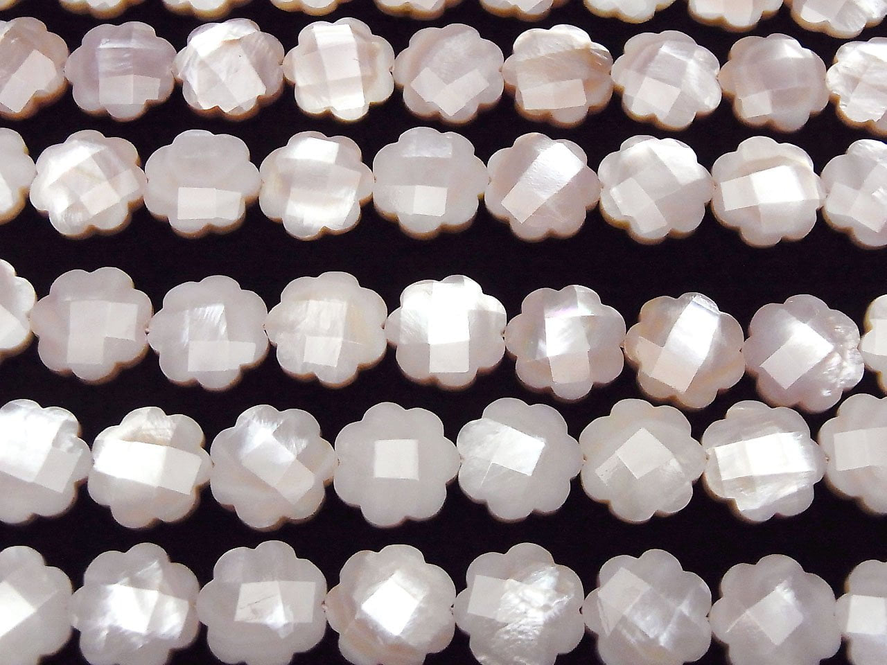 優質粉紅色貝殼花（刻面）15 x 15 x 4 公釐半串或一串珠子（約 15 英吋 / 36 公分）