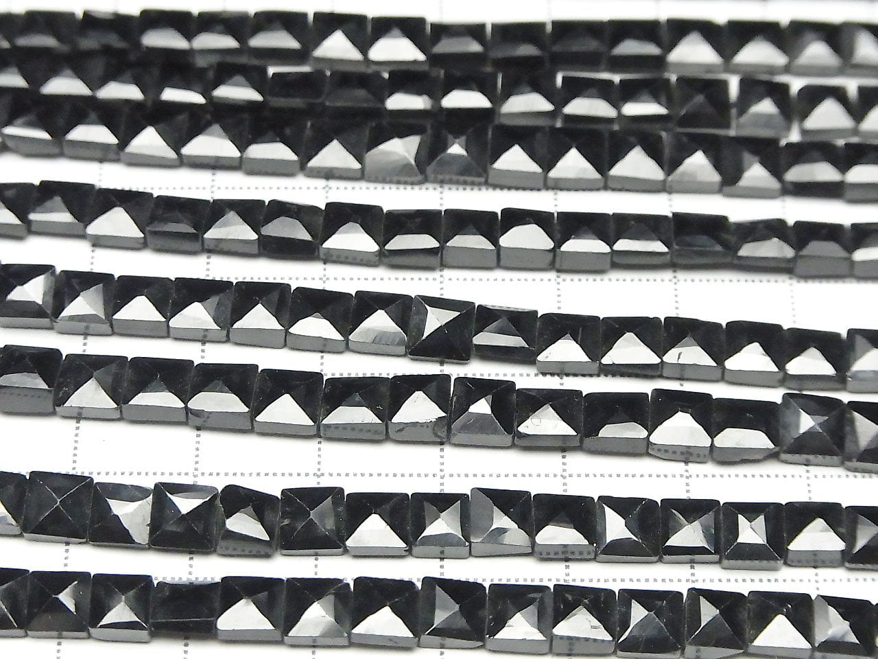 Grenat Noir AA++ Carré Facetté 1 rang de perles (env. 13 pouces/32 cm)