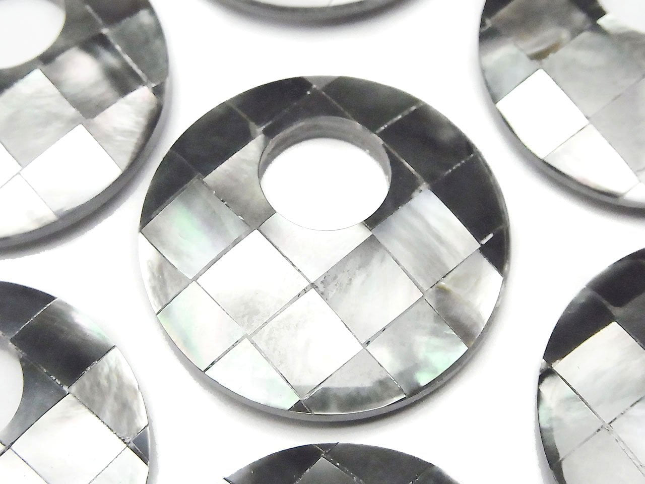 Mosaic Shell Coin (Donut) 35mm Black 1pc