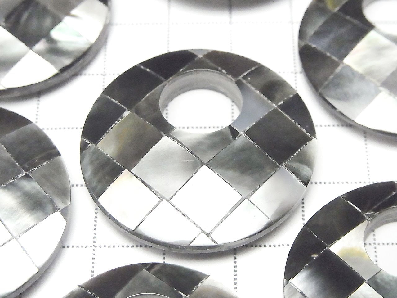 Mosaic Shell Coin (Donut) 35mm Black 1pc