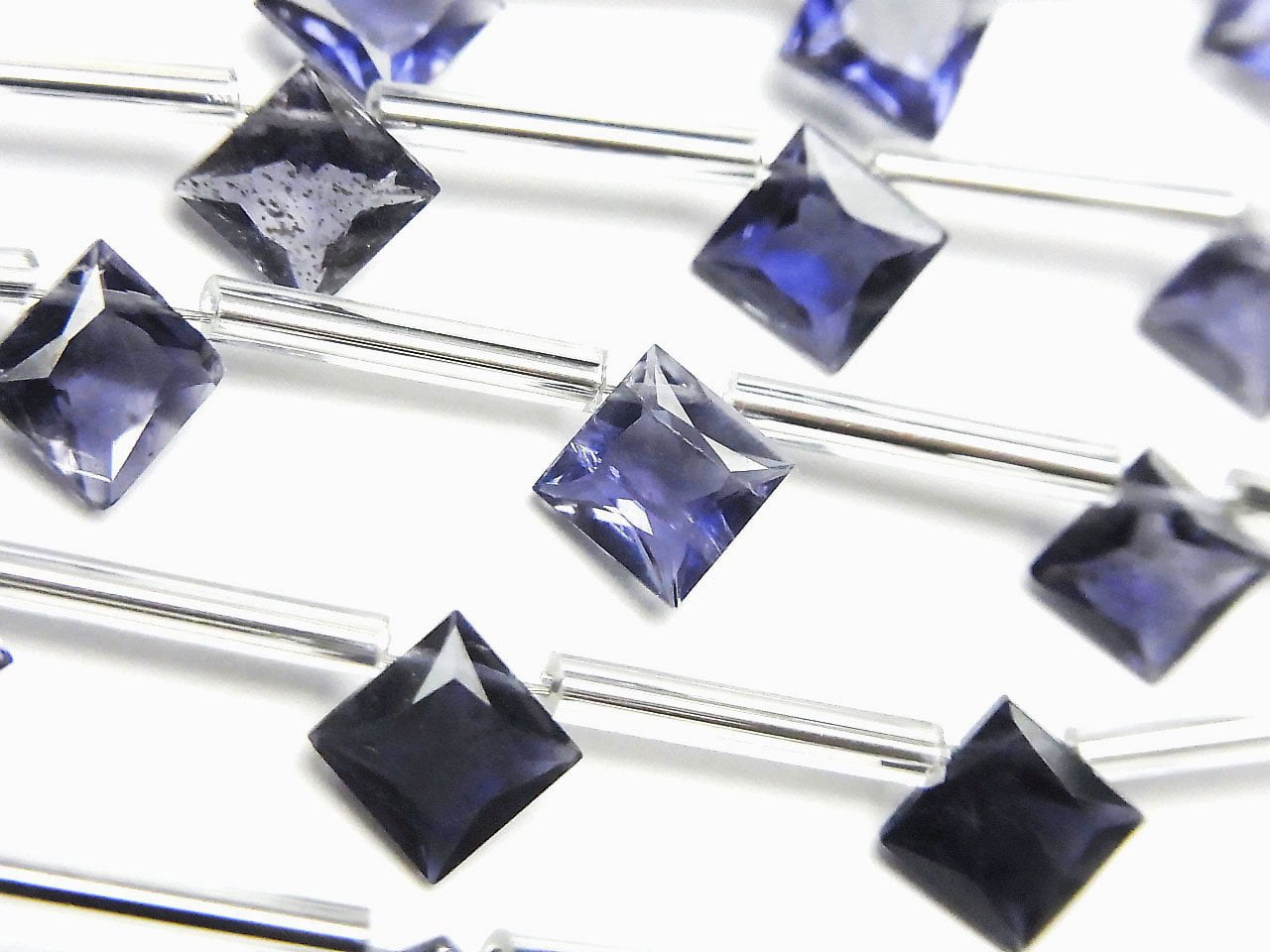 Hochwertiger Iolith AAA Diamant Prinzessschnitt 8 x 8 mm 1 Strang (8 Stk)