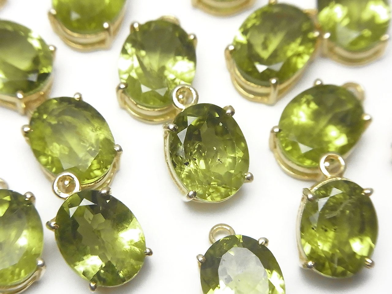 Péridot de haute qualité AAA serti clos ovale facetté 10x8mm 18KGP 1 pièce