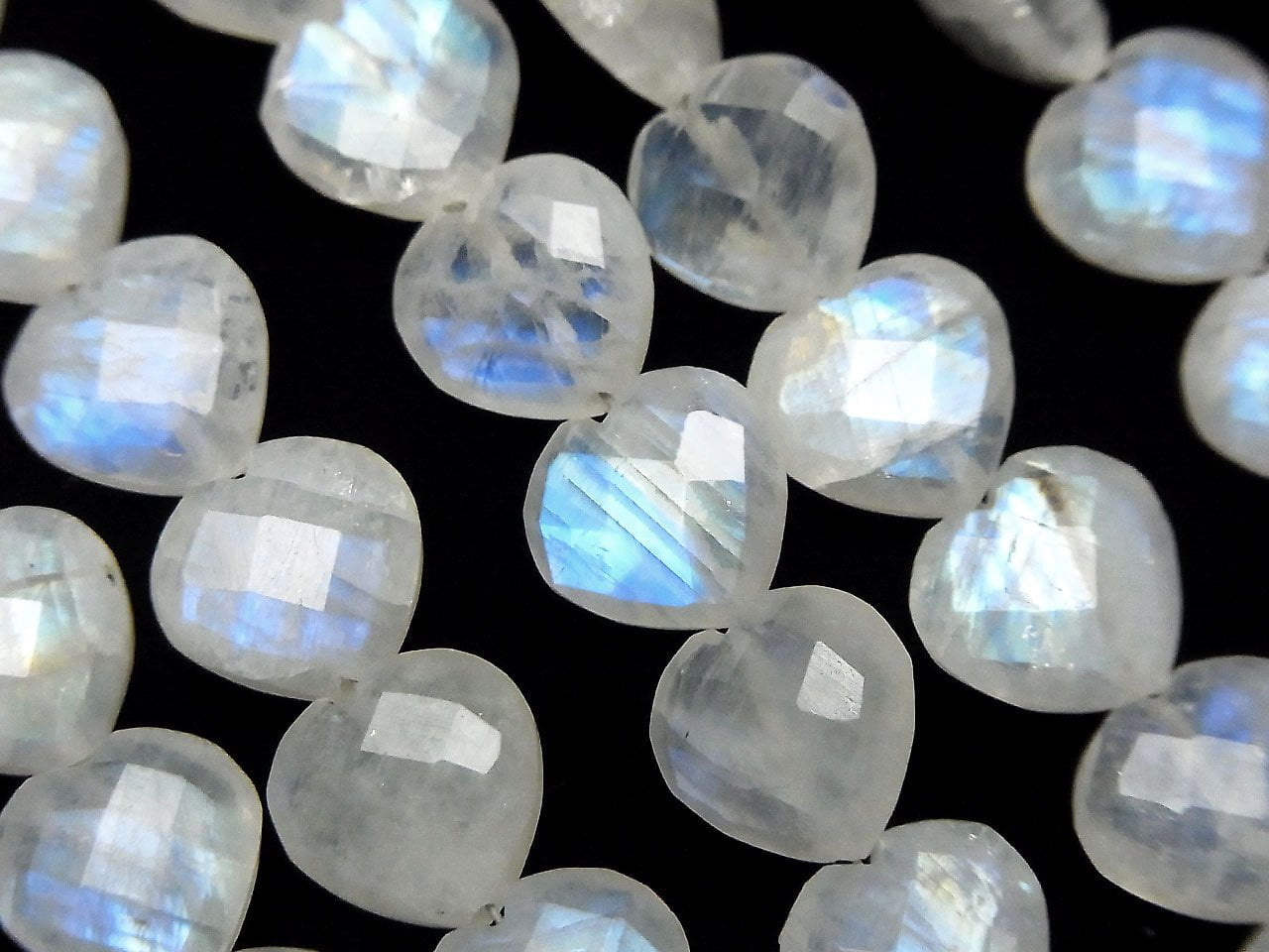 高品質彩虹月光石 AA++ 垂直孔心形切割 10x10mm 半串或 1 串珠子 (約 6 英吋 / 16 公分)